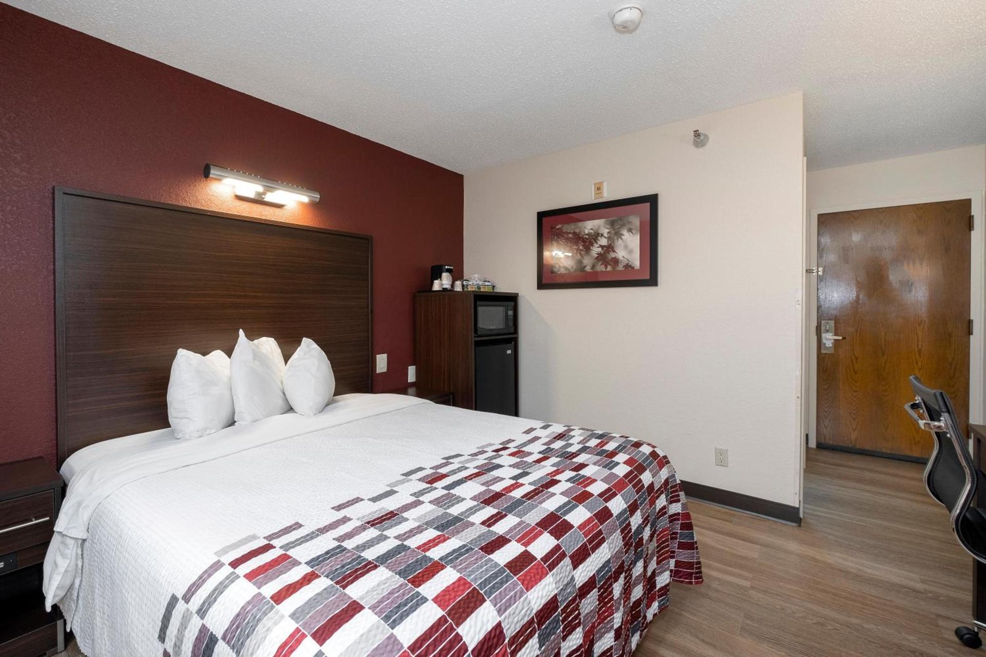 Red Roof Inn Springfield, MO photo 5
