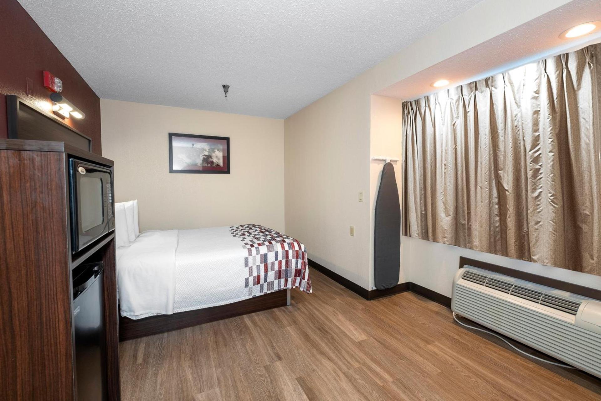 Red Roof Inn Springfield, MO photo 7