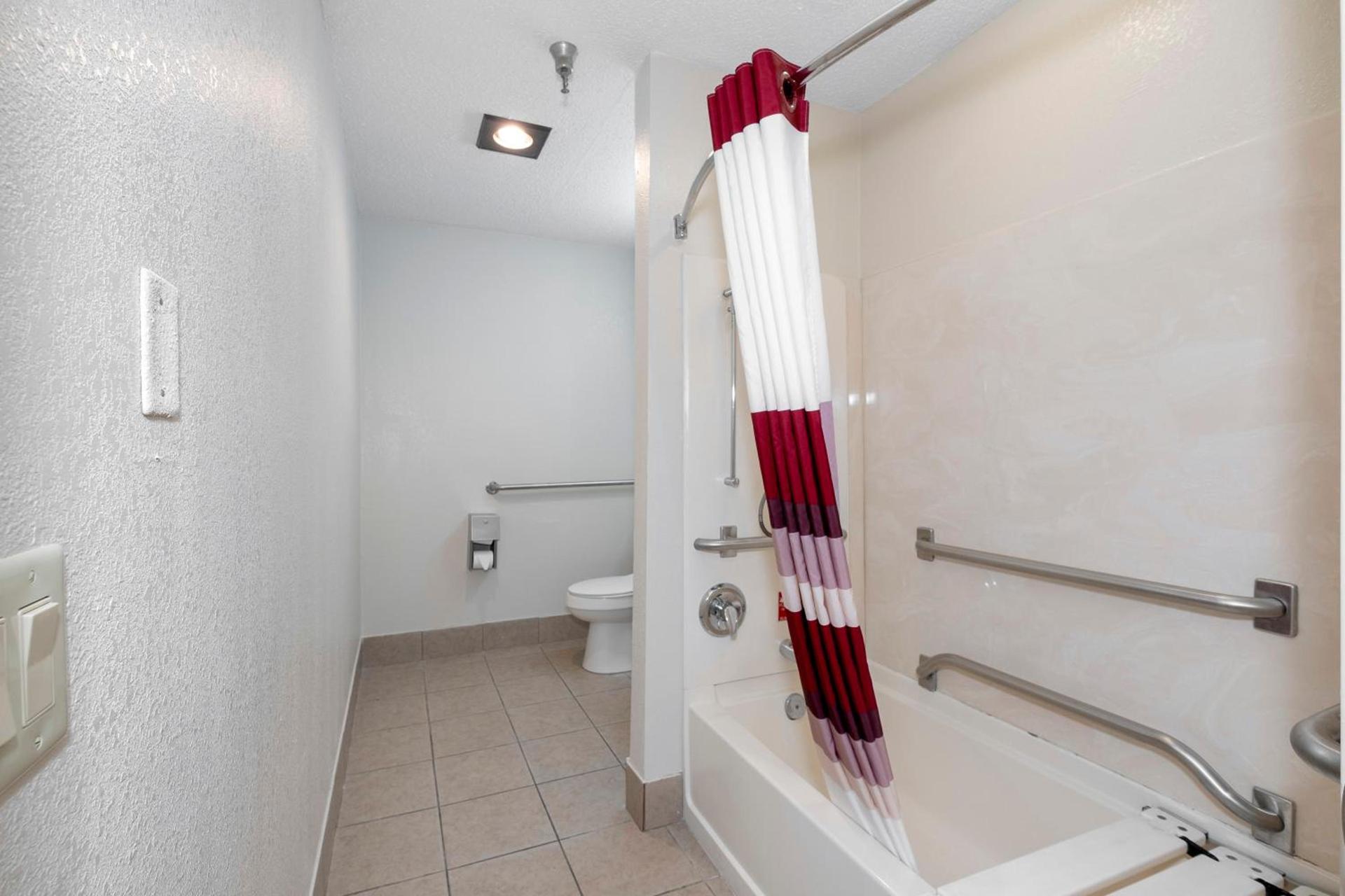 Red Roof Inn Springfield, MO photo 21