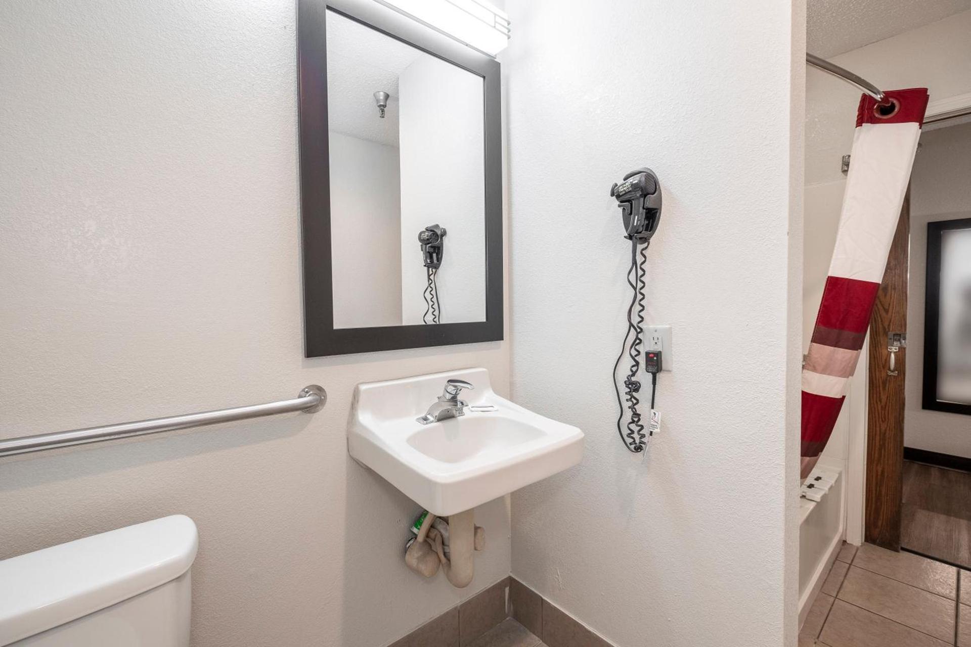 Red Roof Inn Springfield, MO photo 22