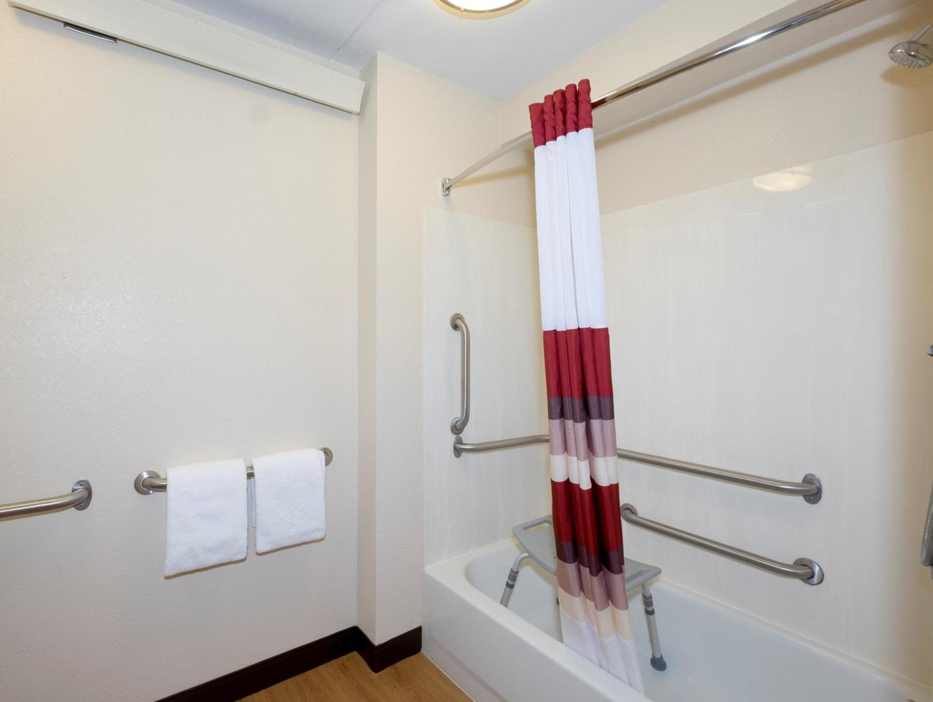 Red Roof Inn PLUS+ Columbus - Dublin photo 36