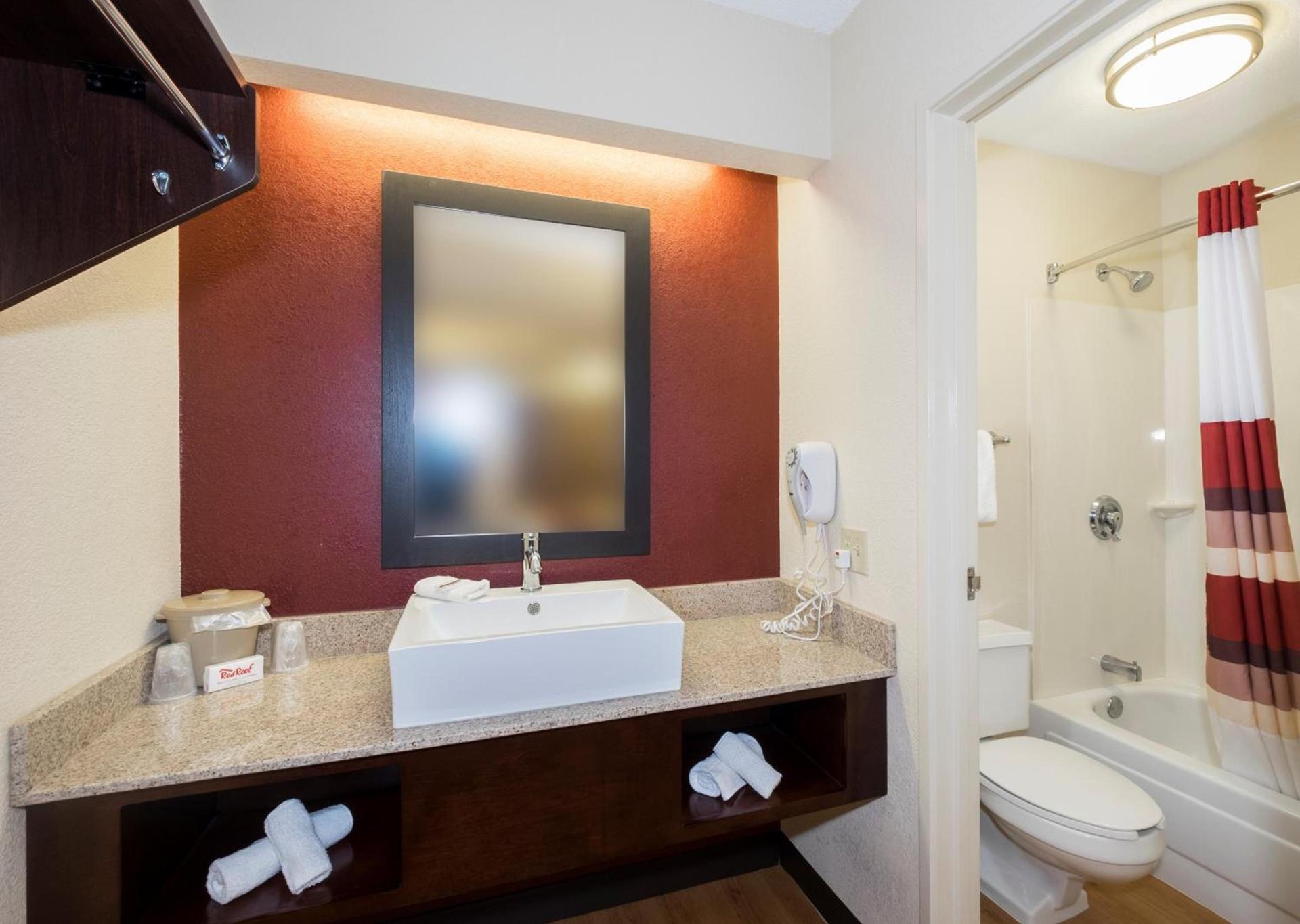 Red Roof Inn PLUS+ Columbus - Dublin photo 33