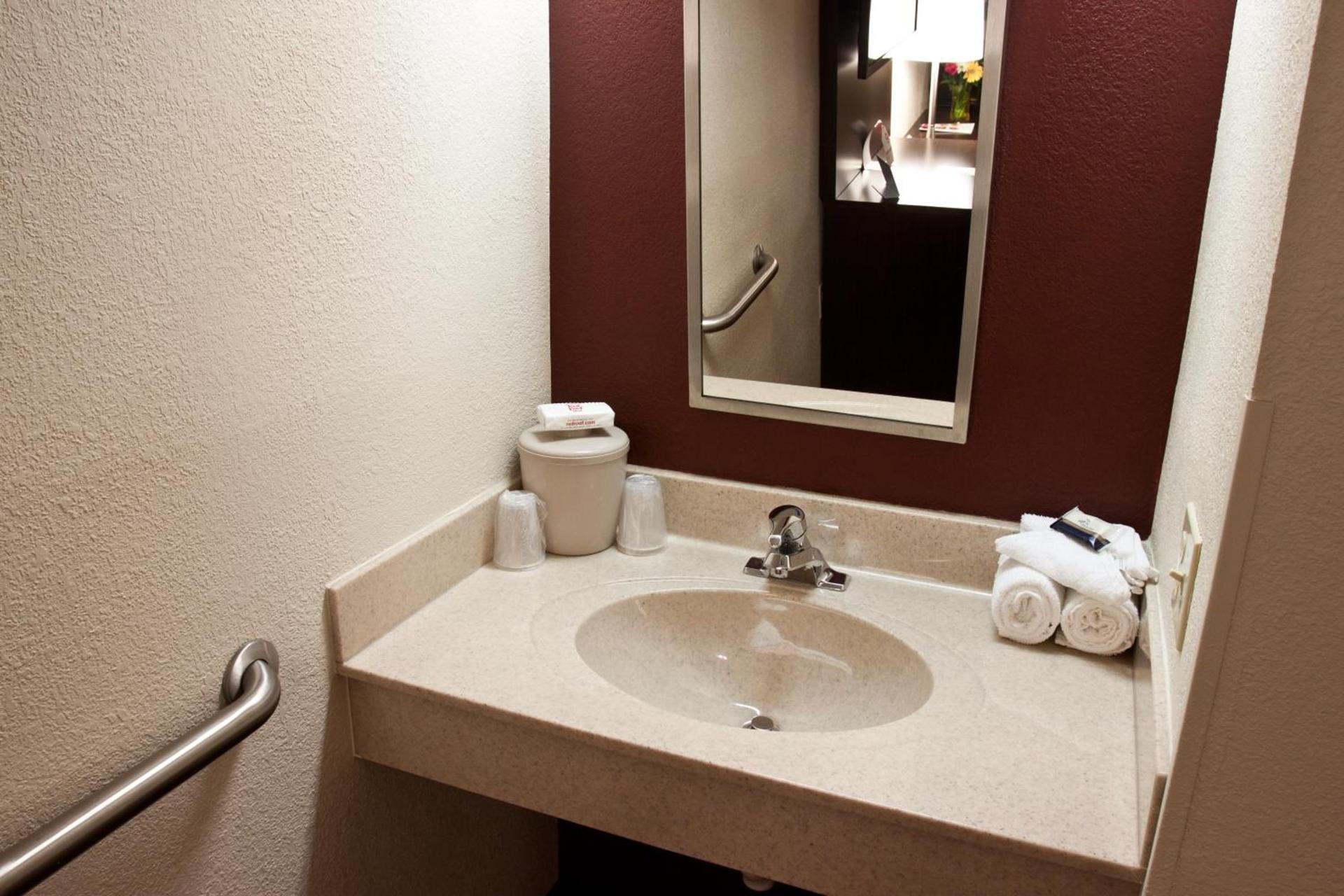 Red Roof Inn PLUS+ Columbus - Dublin photo 35
