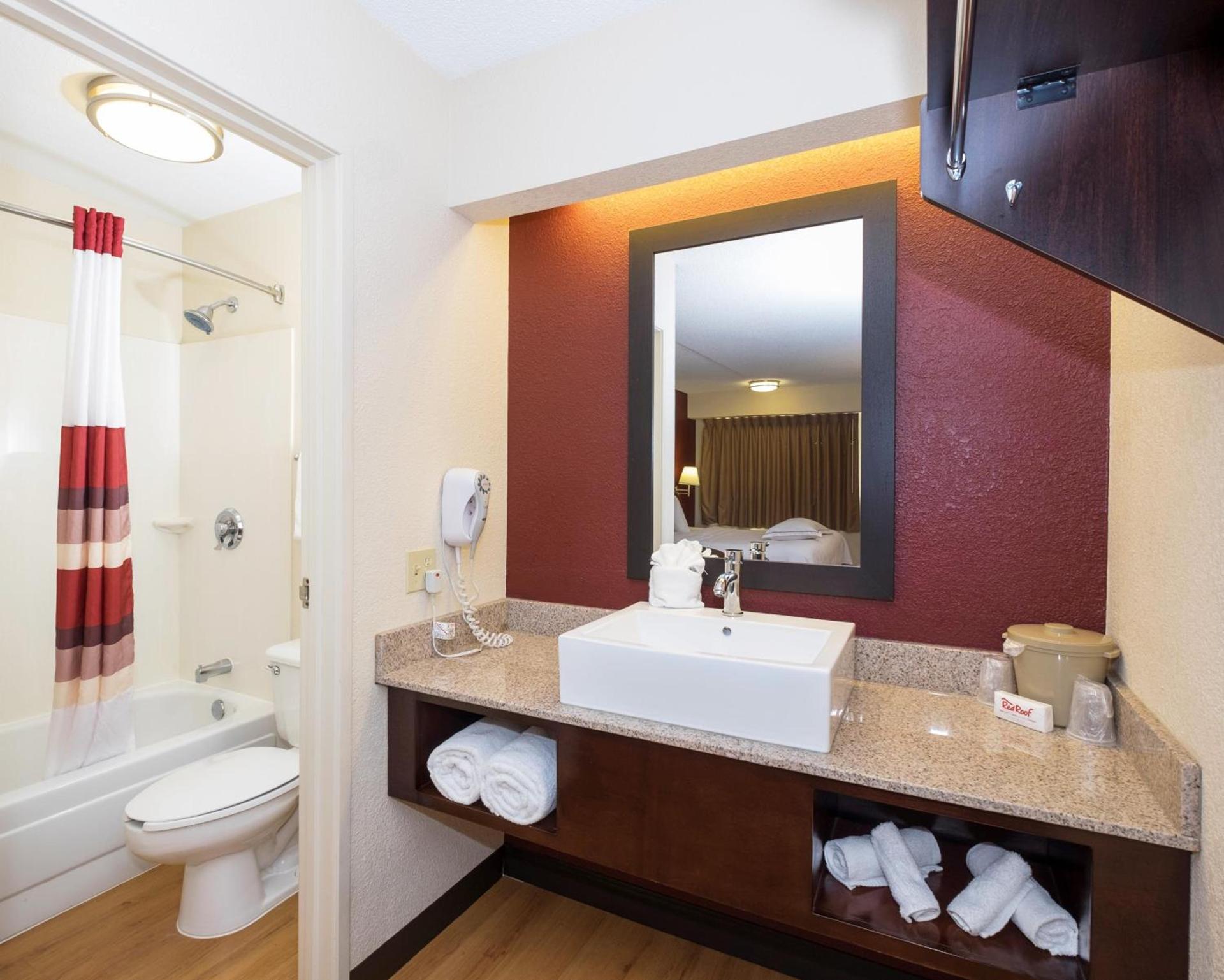 Red Roof Inn PLUS+ Columbus - Dublin photo 31