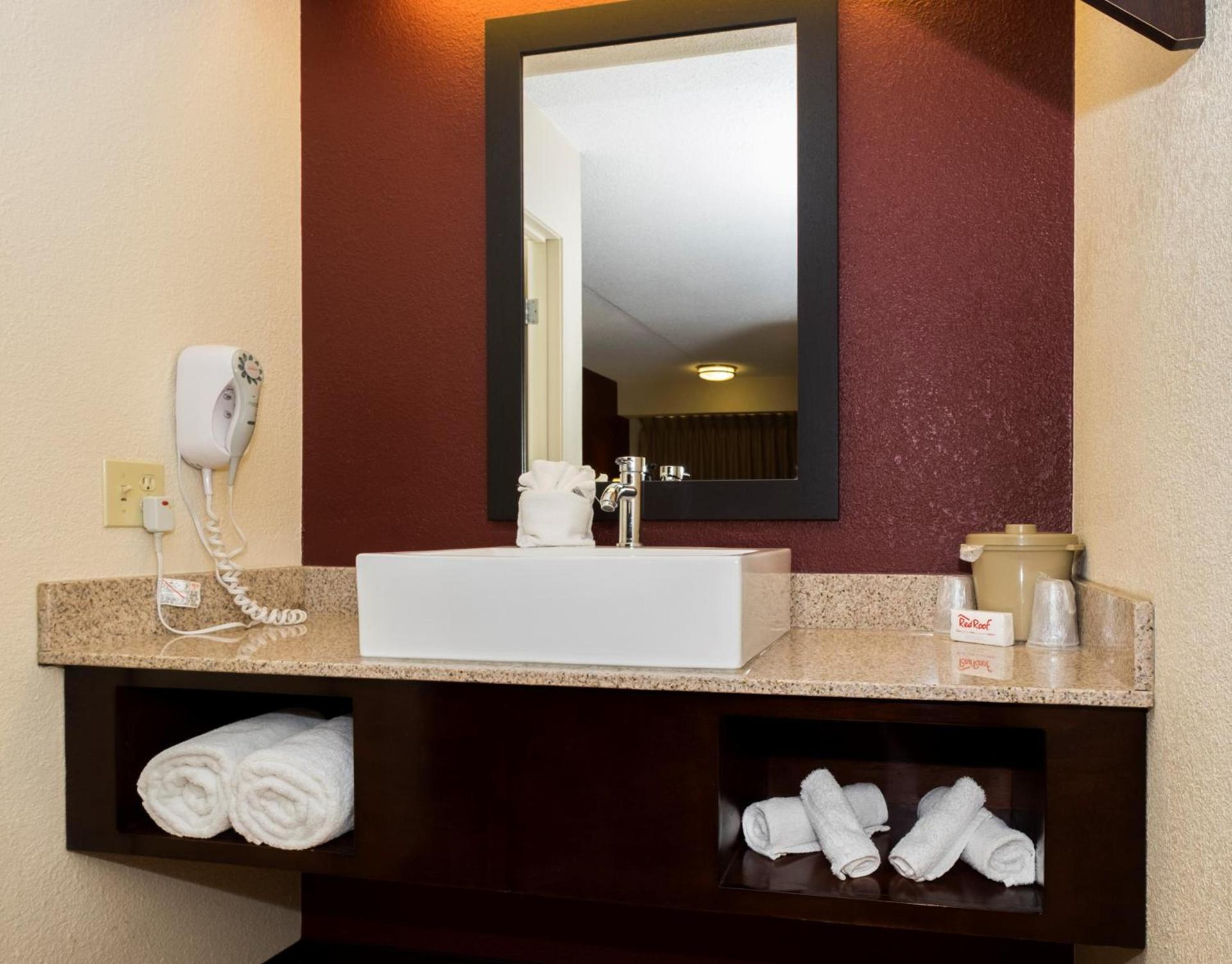 Red Roof Inn PLUS+ Columbus - Dublin photo 30
