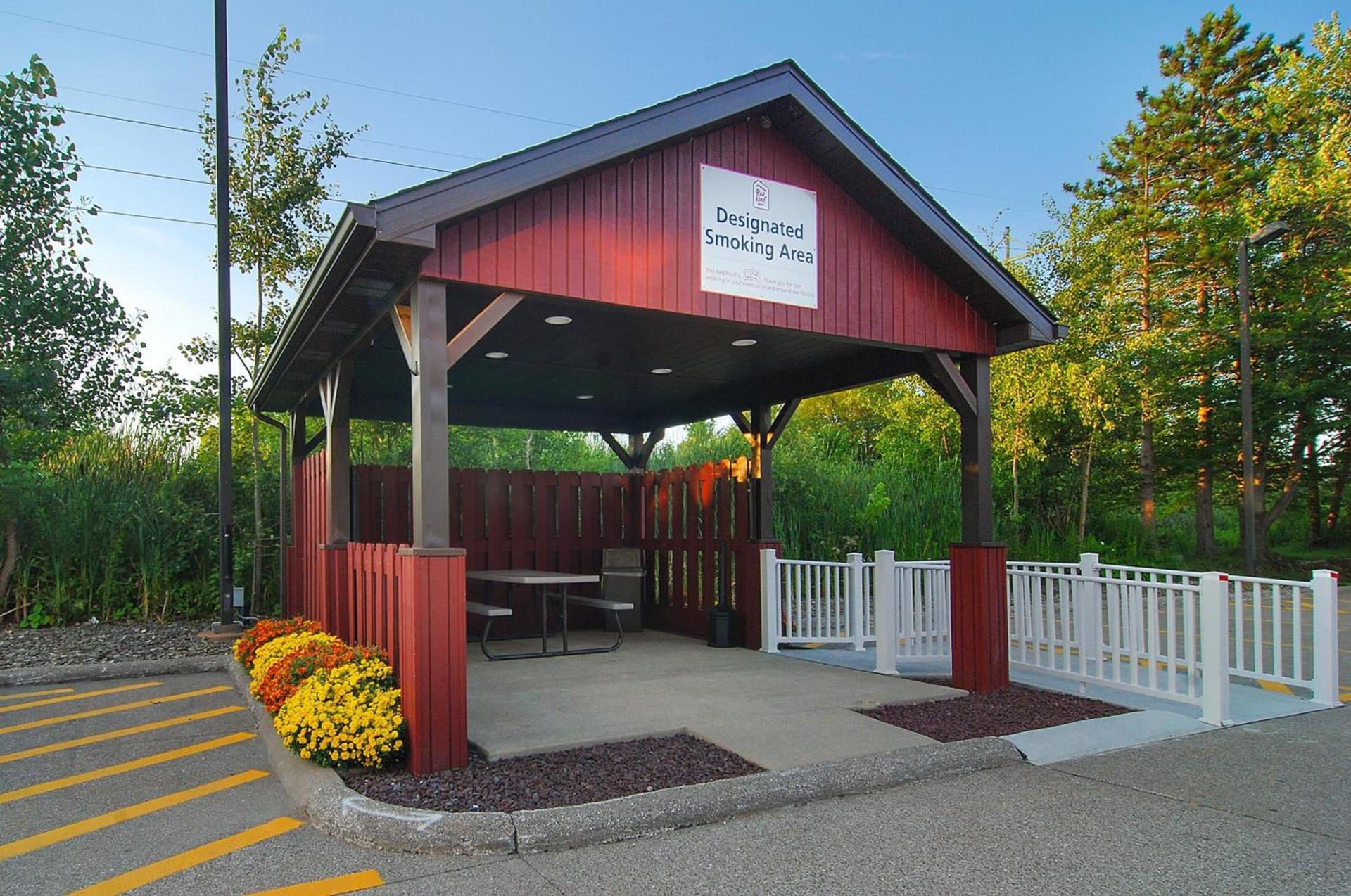 Red Roof Inn Erie – I-90 photo 5