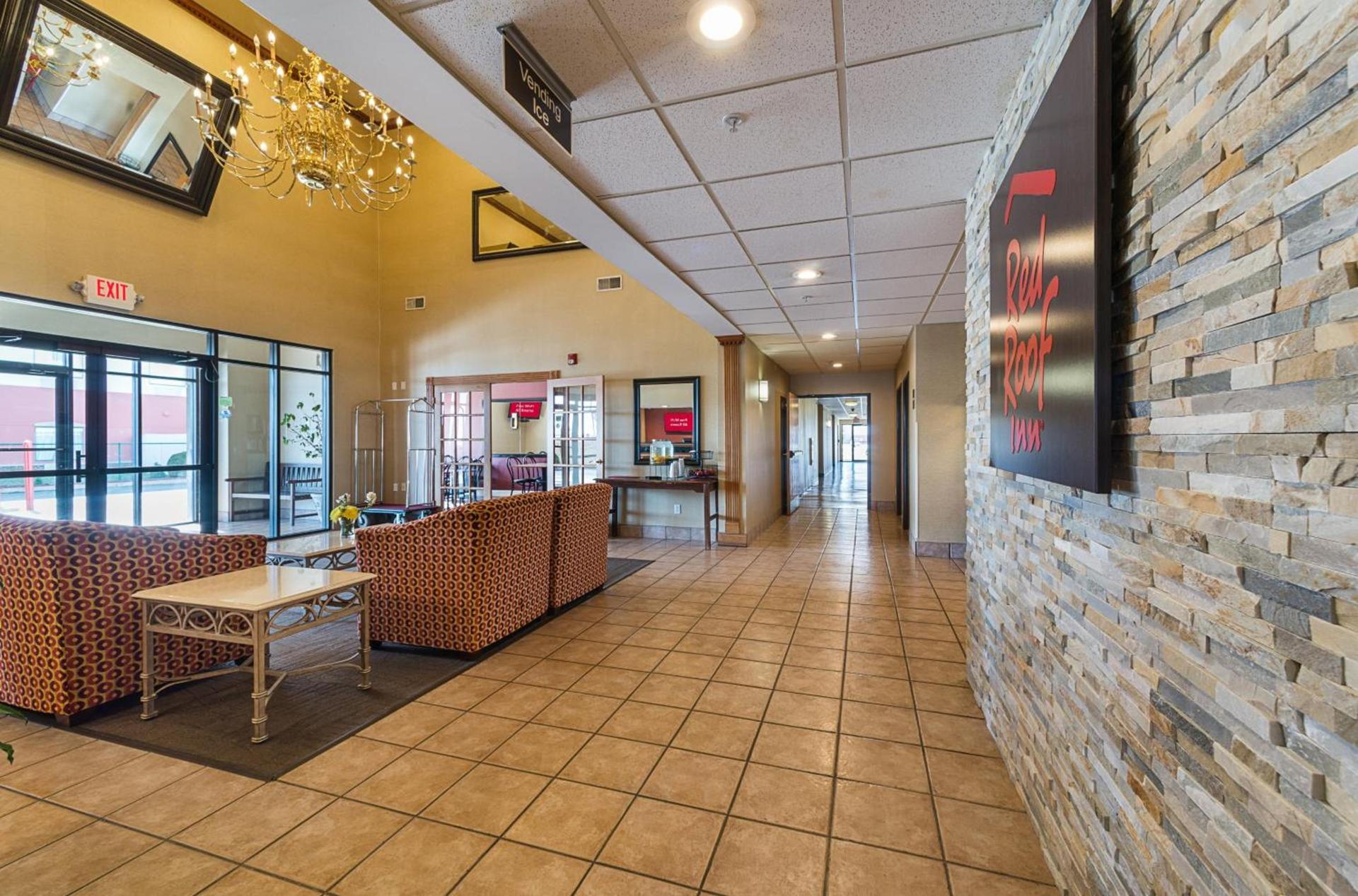 Red Roof Inn St Louis - Troy, IL photo 6