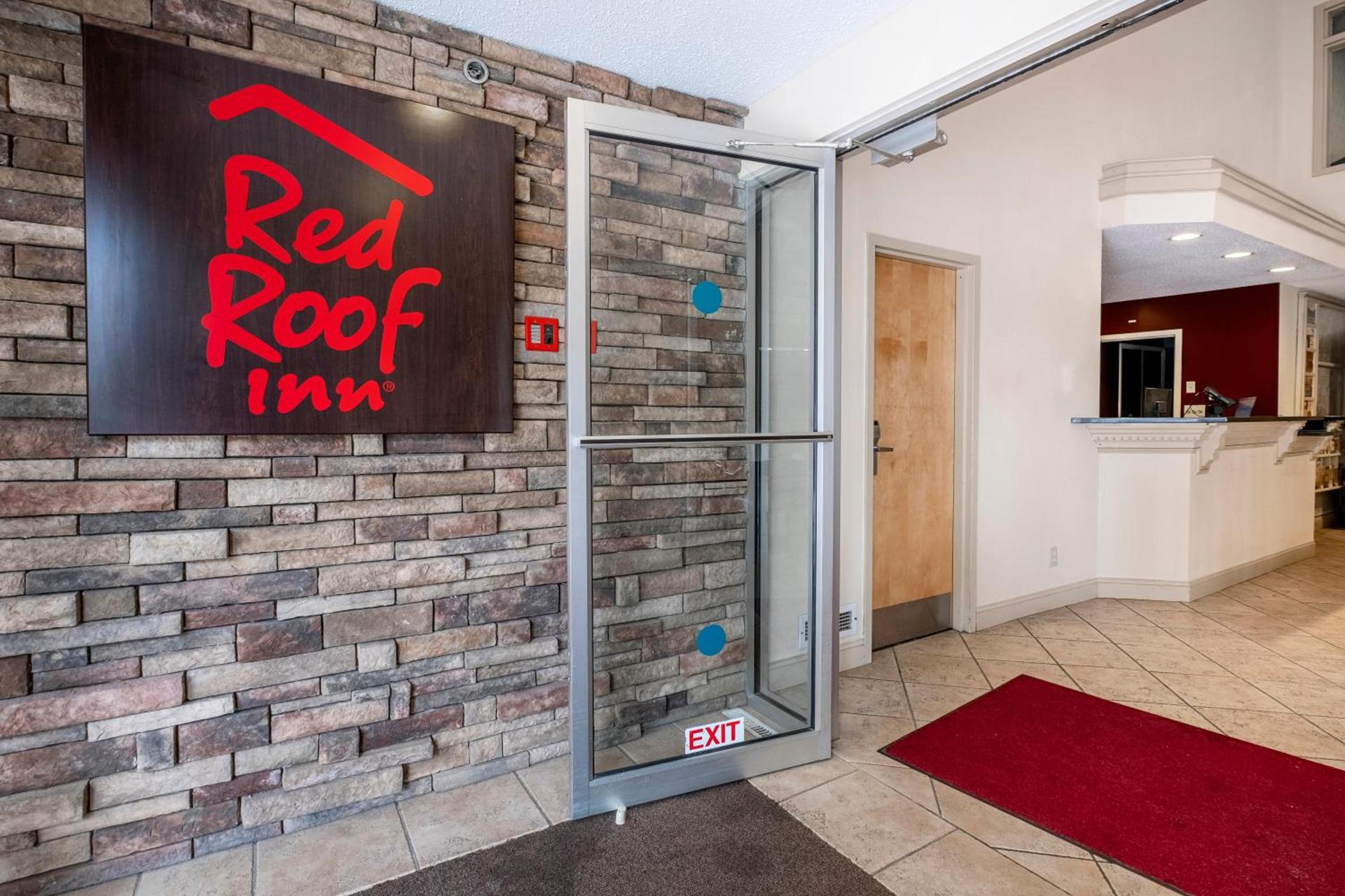 Red Roof Inn Clifton Park photo 5