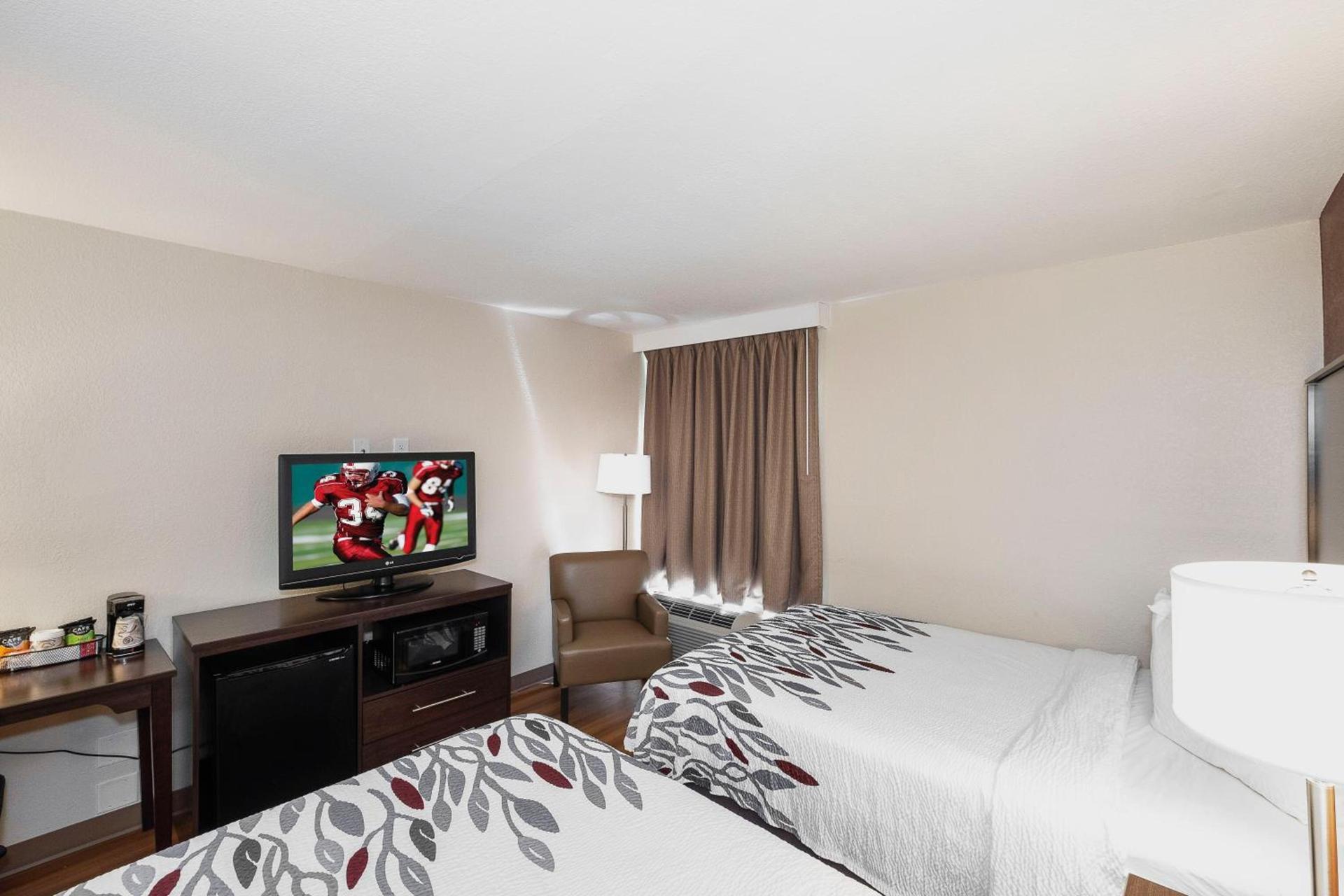 Red Roof Inn Roanoke Rapids photo 16