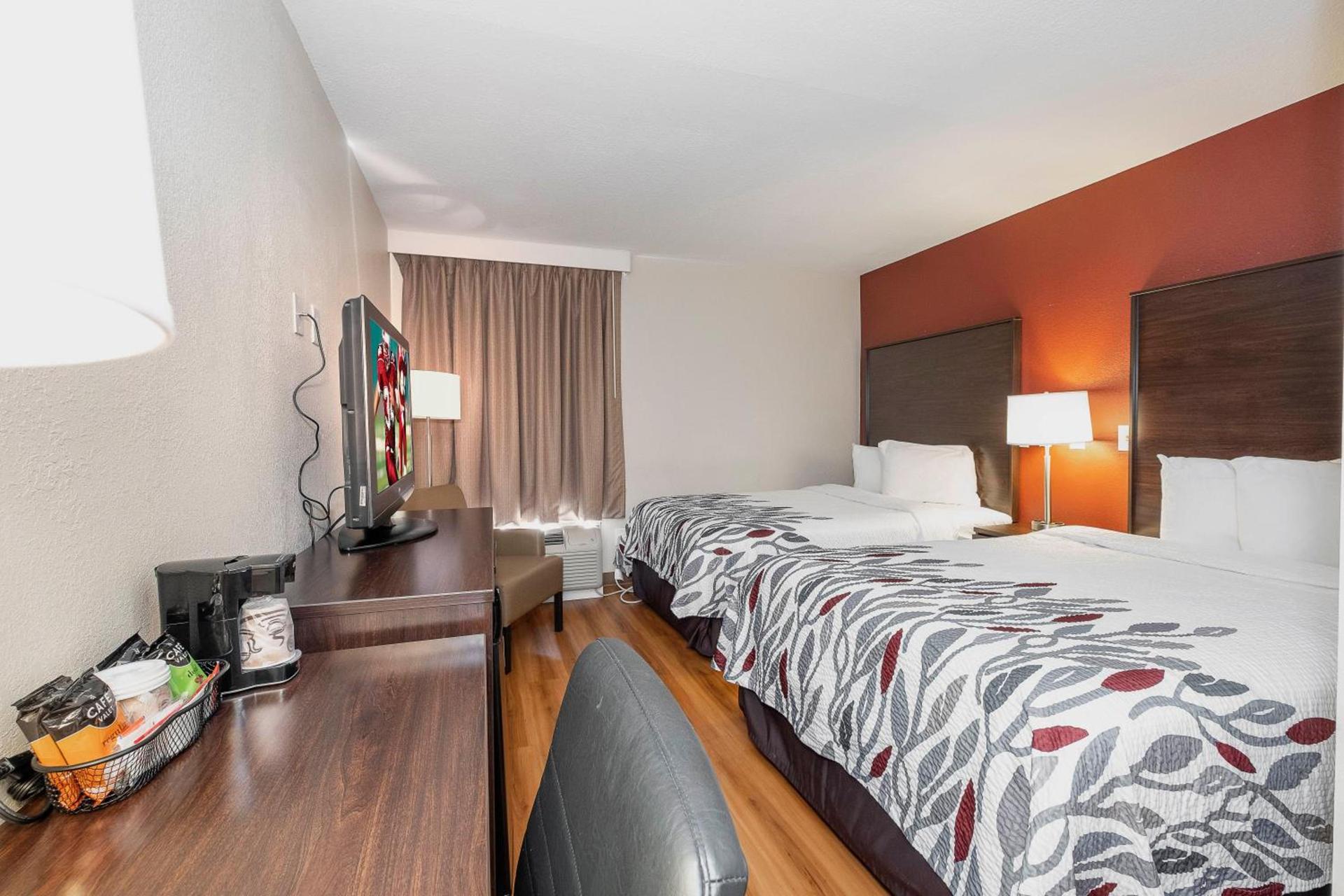 Red Roof Inn Roanoke Rapids photo 15