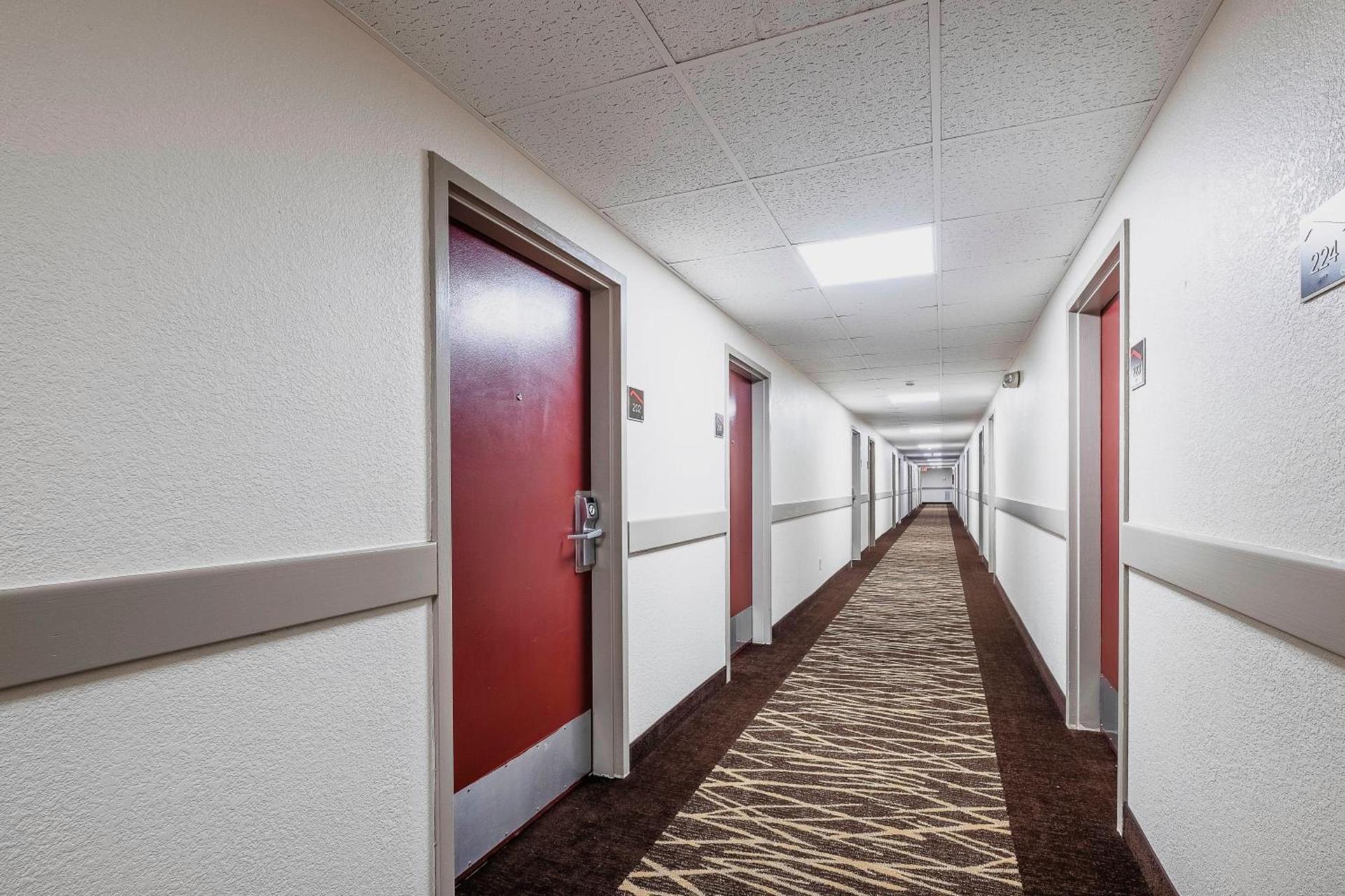 Red Roof Inn Roanoke Rapids photo 12