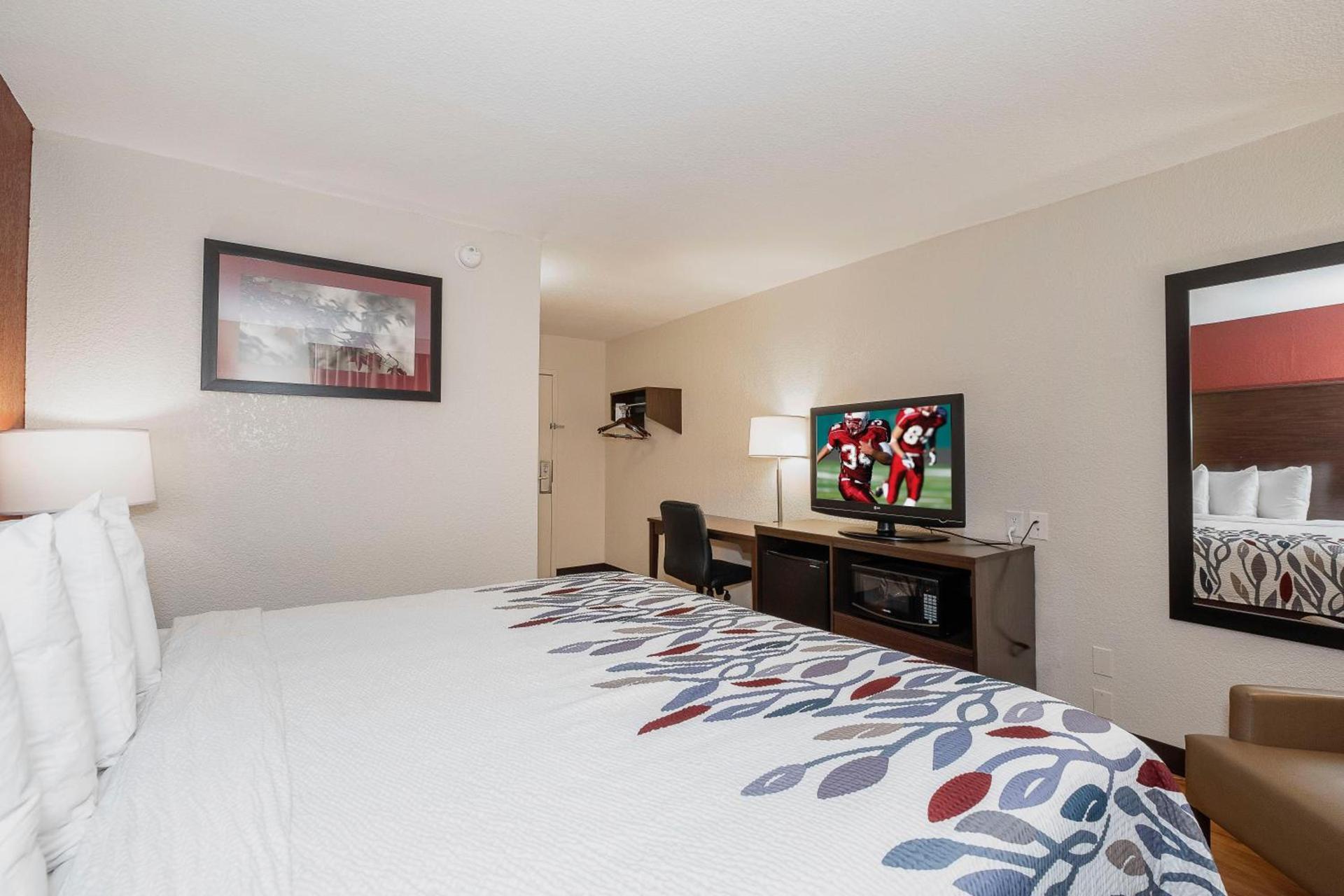 Red Roof Inn Roanoke Rapids photo 22