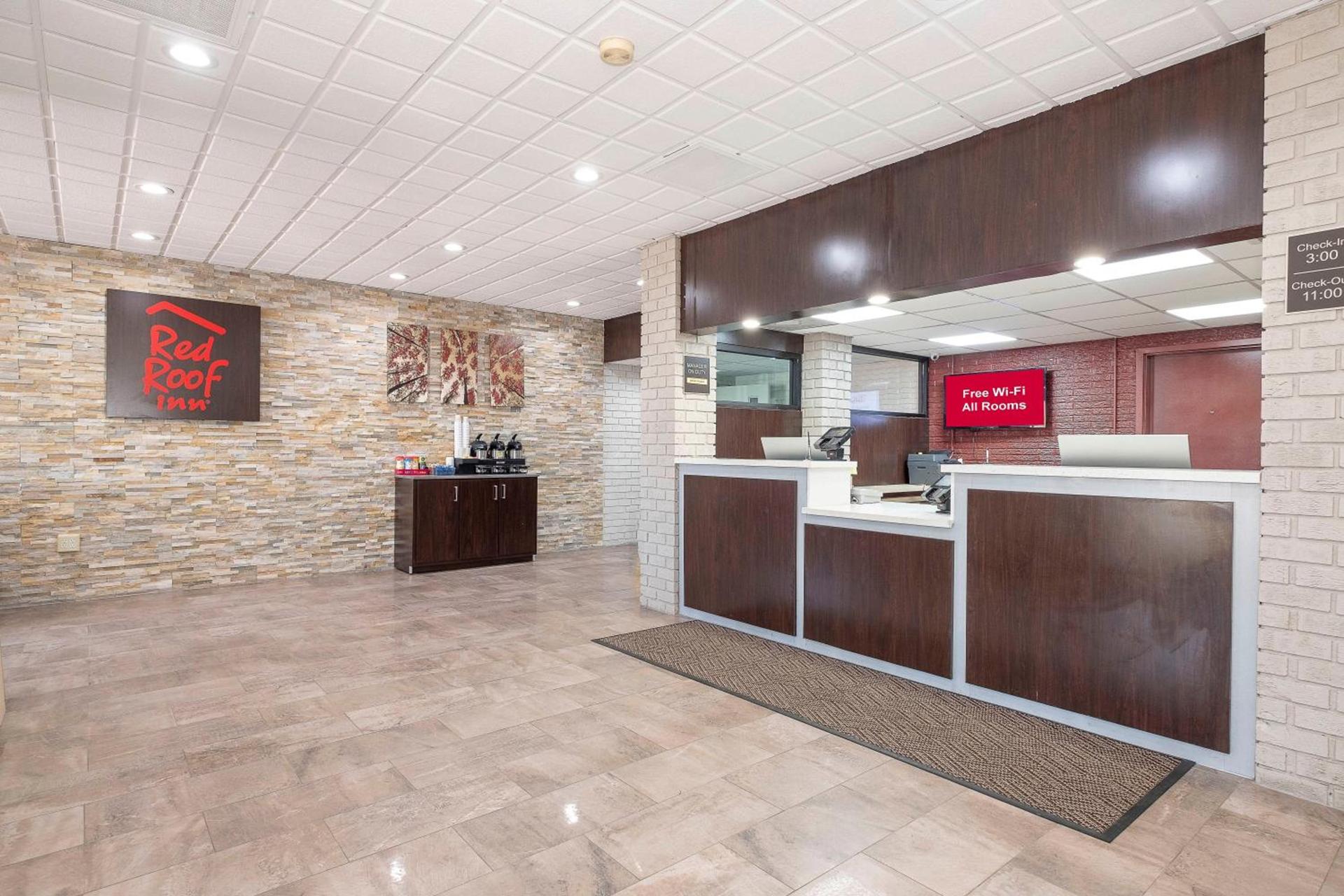 Red Roof Inn Roanoke Rapids photo 5