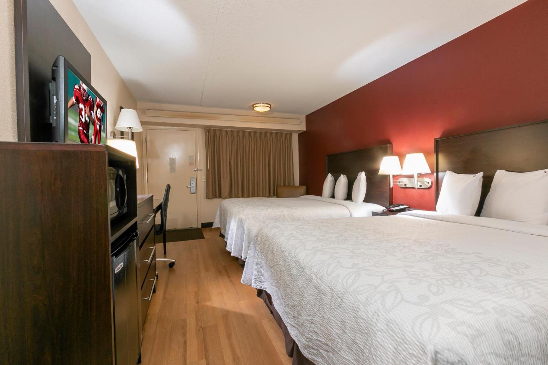 Red Roof Inn PLUS+ Chicago - Willowbrook photo 20