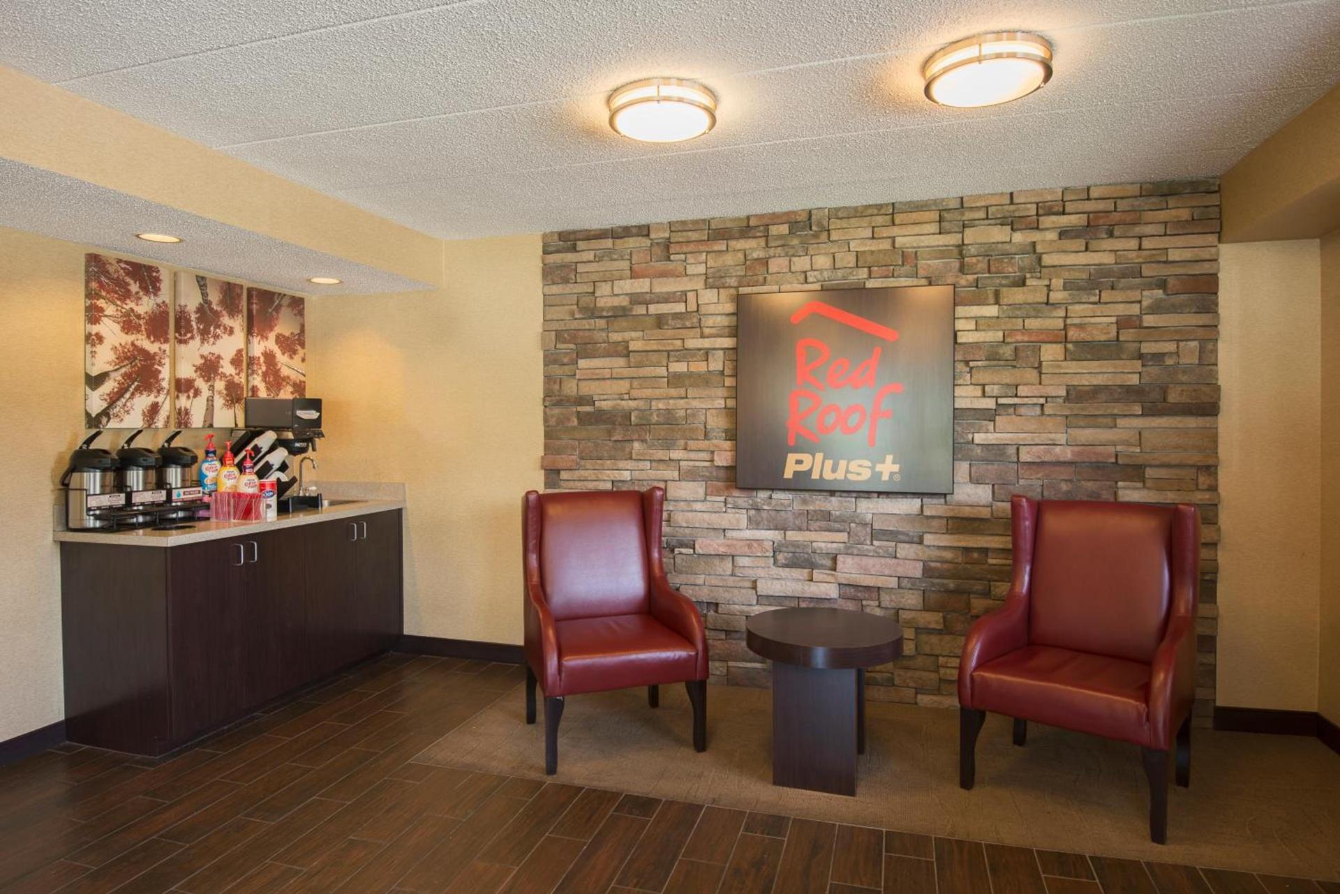 Red Roof Inn PLUS+ Chicago - Willowbrook photo 7