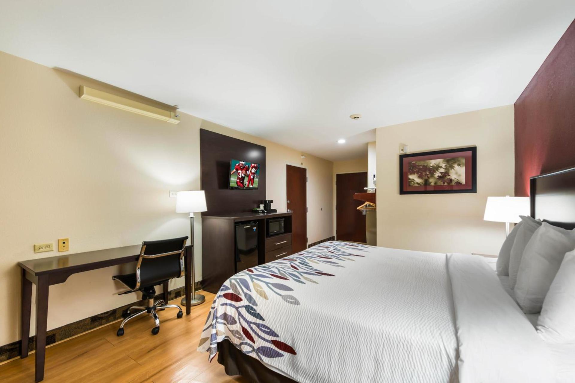 Econo Lodge Inn & Suites photo 35