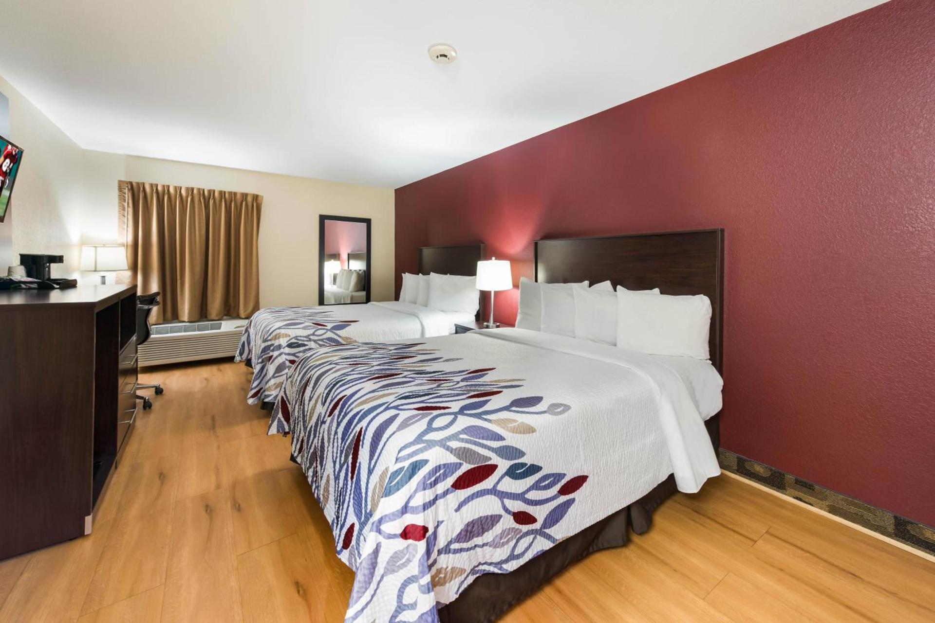 Econo Lodge Inn & Suites photo 24