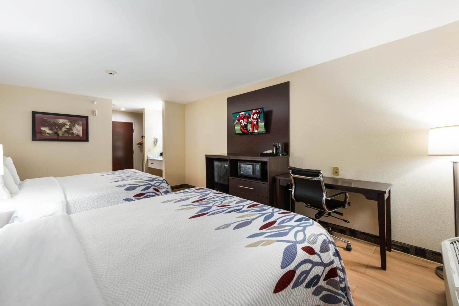 Econo Lodge Inn & Suites photo 25