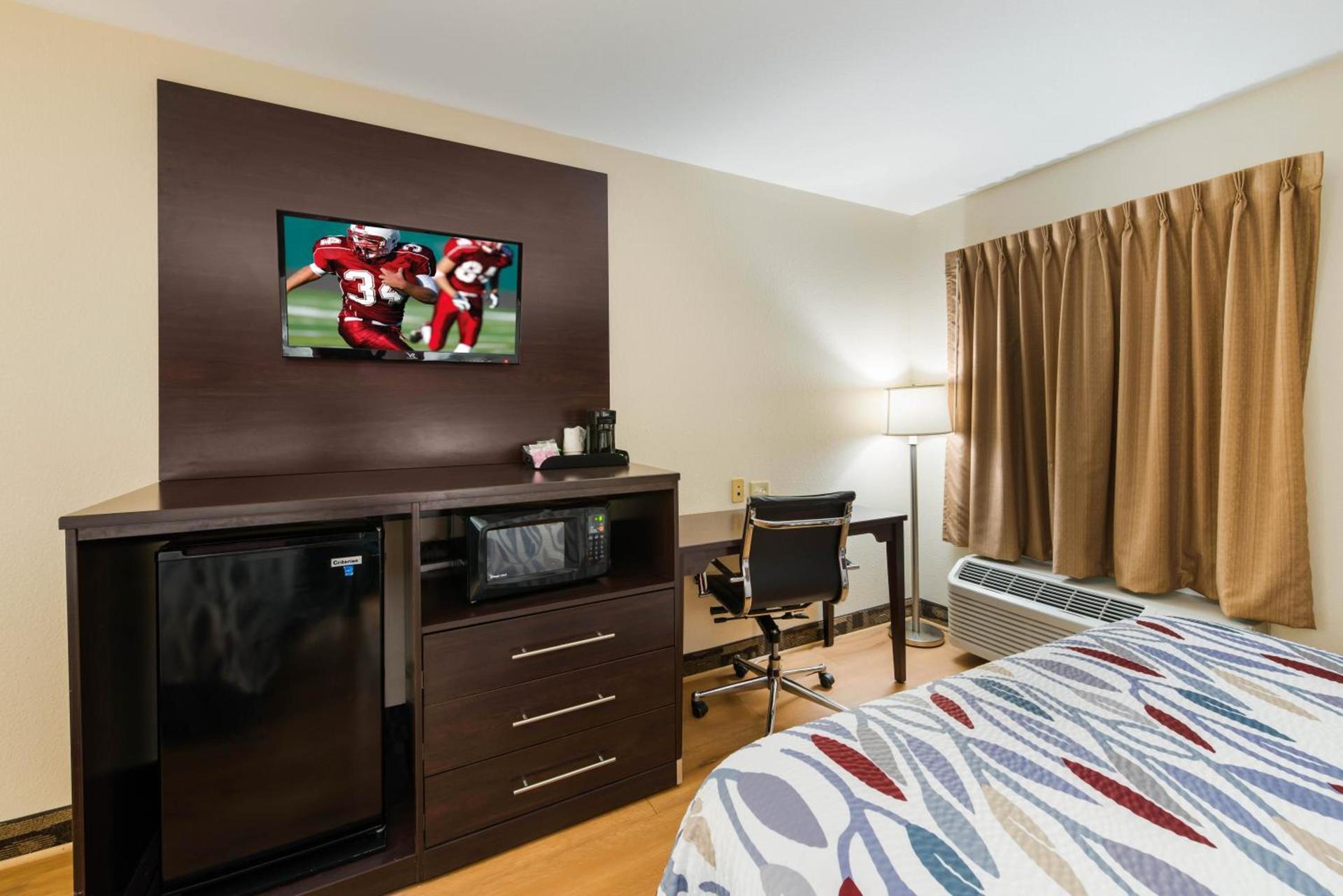 Econo Lodge Inn & Suites photo 26