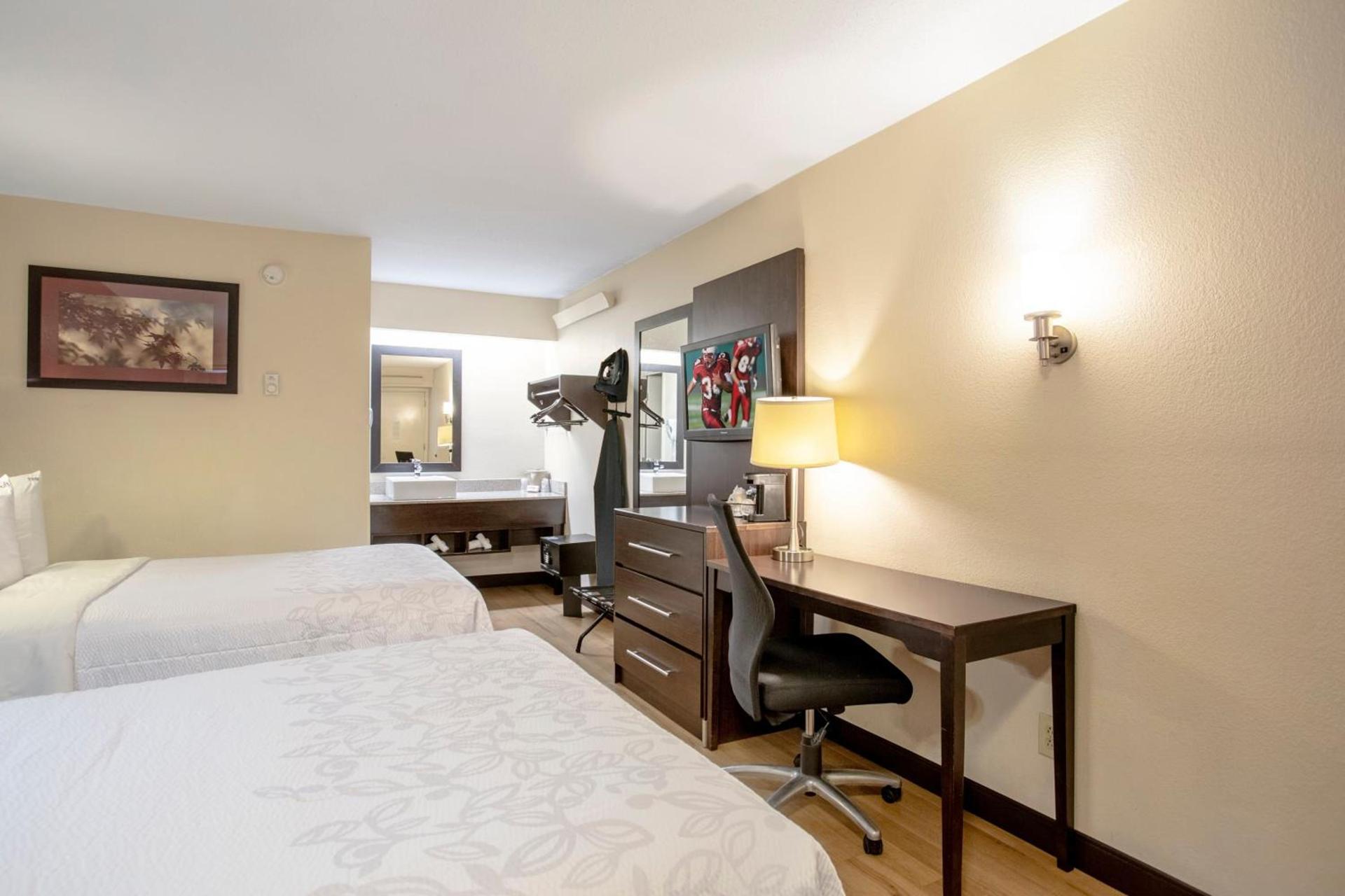 Red Roof Inn PLUS+ Chicago - Willowbrook photo 26