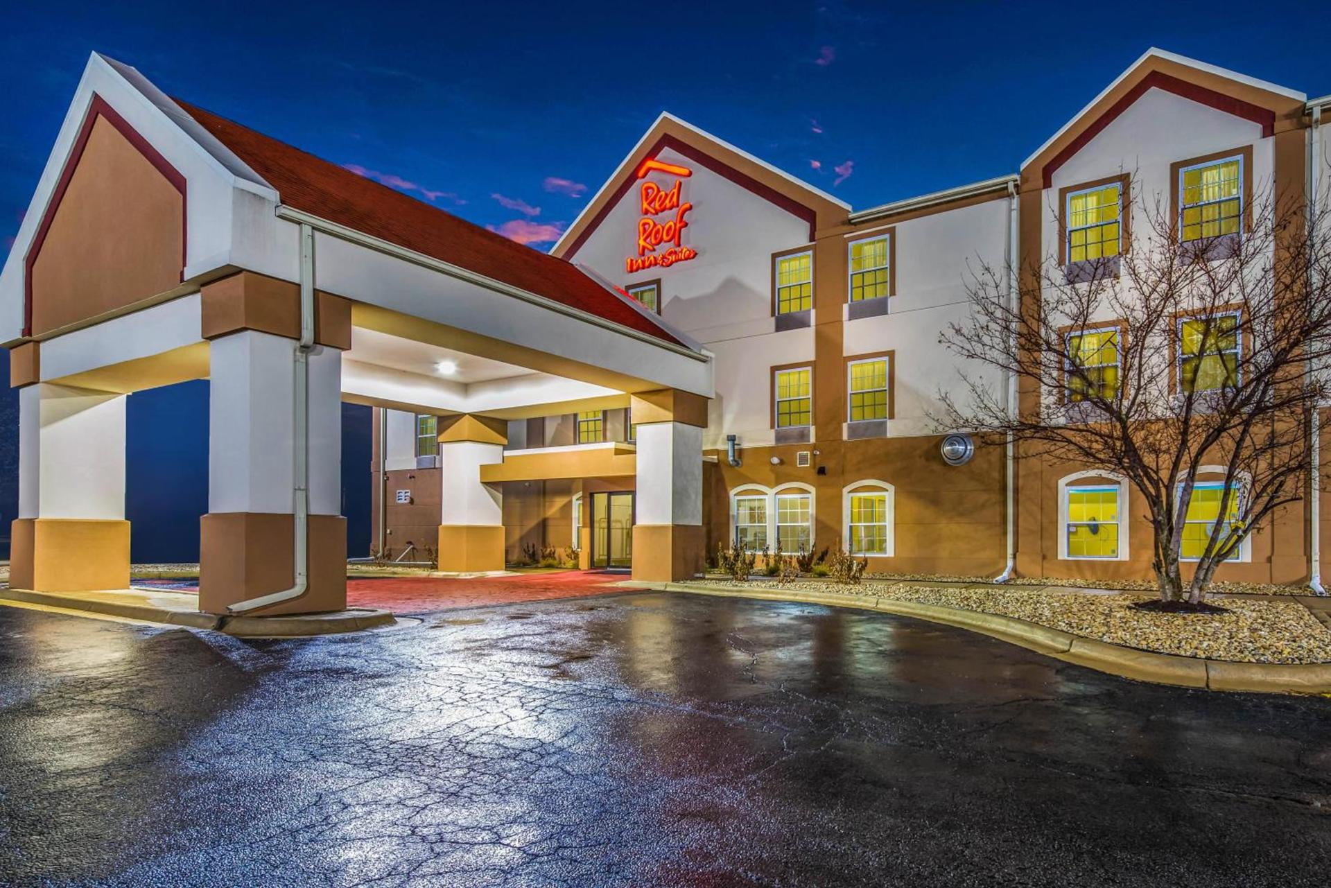 Econo Lodge Inn & Suites photo 6