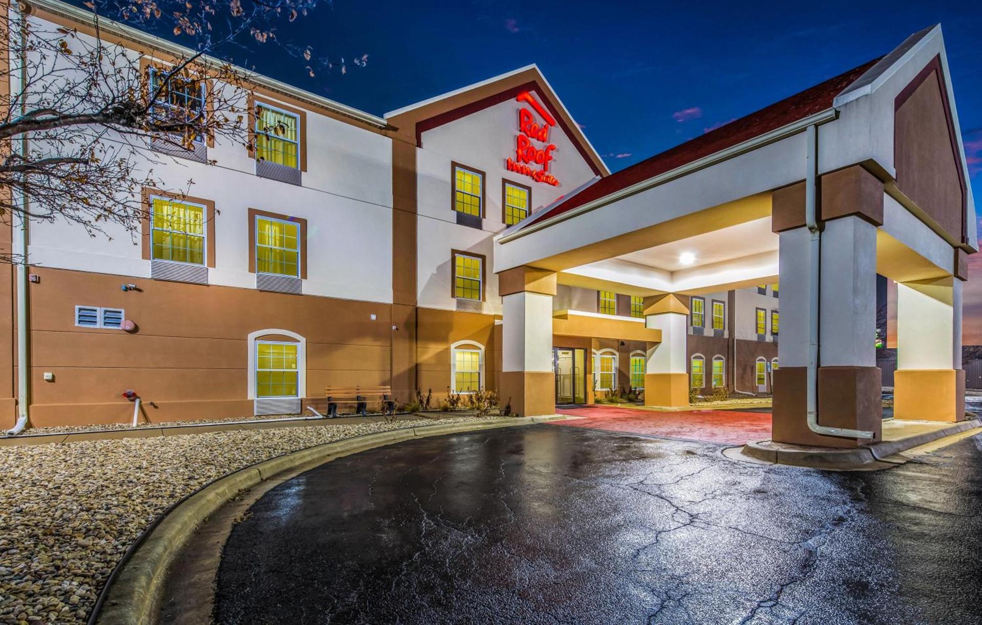 Econo Lodge Inn & Suites photo 8