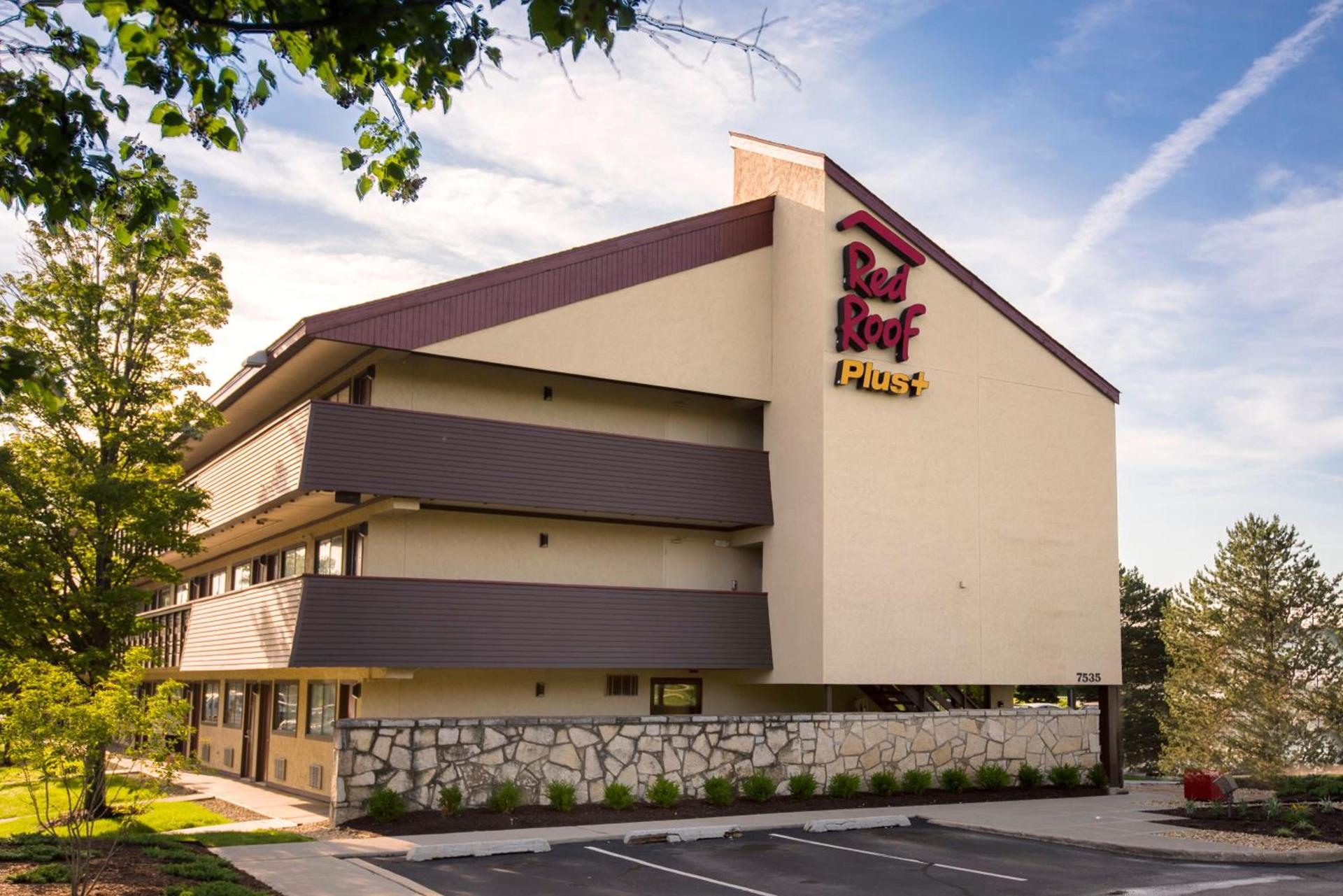 Red Roof Inn PLUS+ Chicago - Willowbrook photo 2
