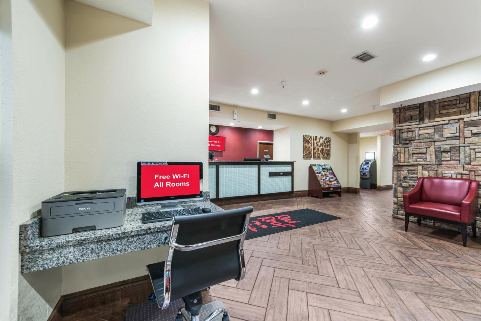 Econo Lodge Inn & Suites photo 13