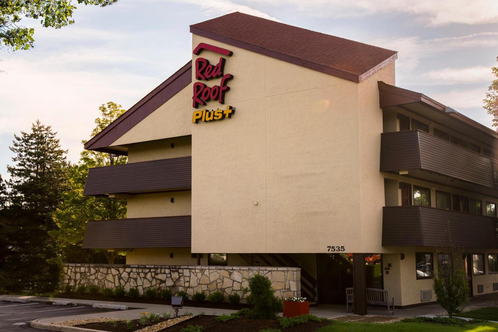 Red Roof Inn PLUS+ Chicago - Willowbrook photo 3