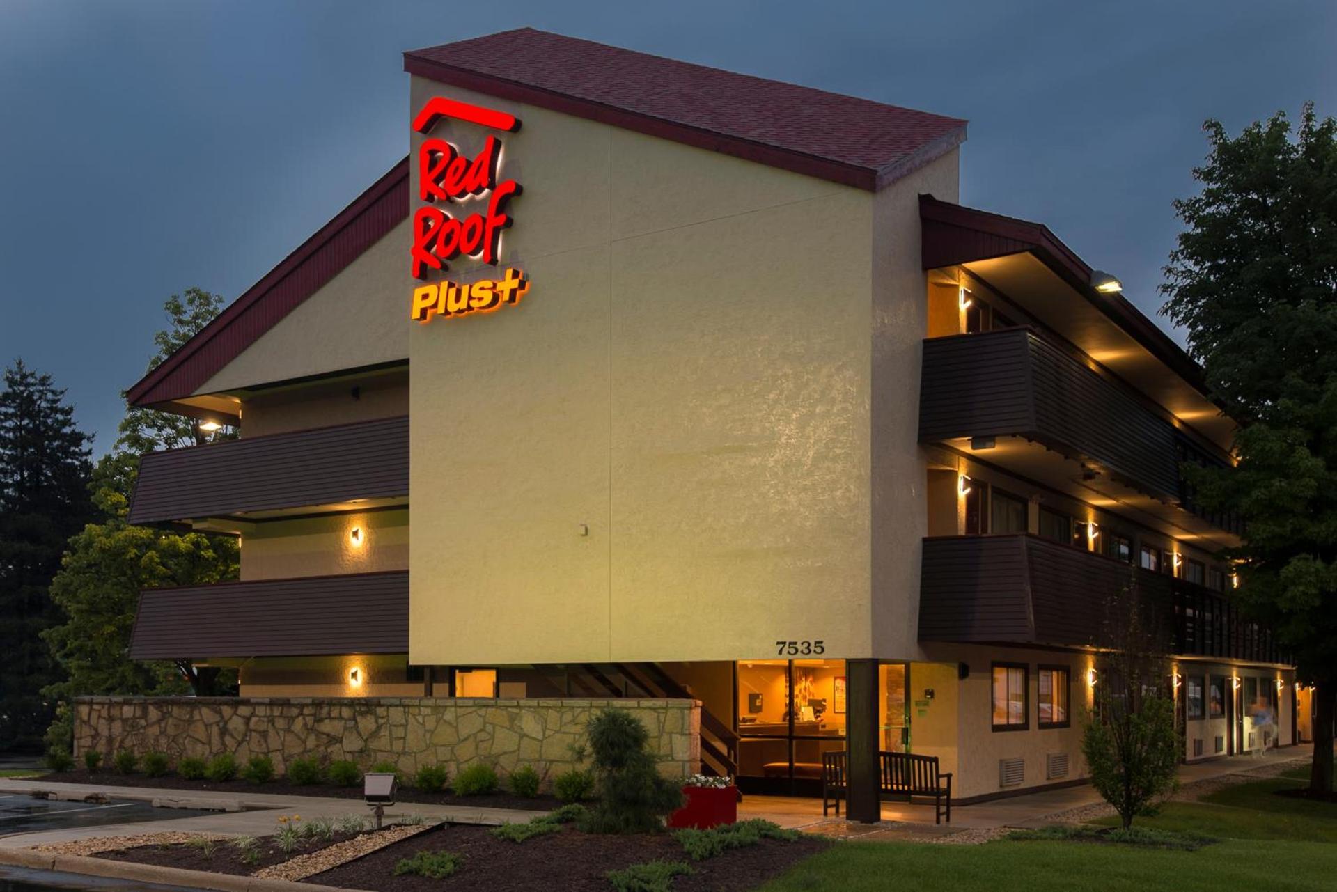 Red Roof Inn PLUS+ Chicago - Willowbrook photo 5