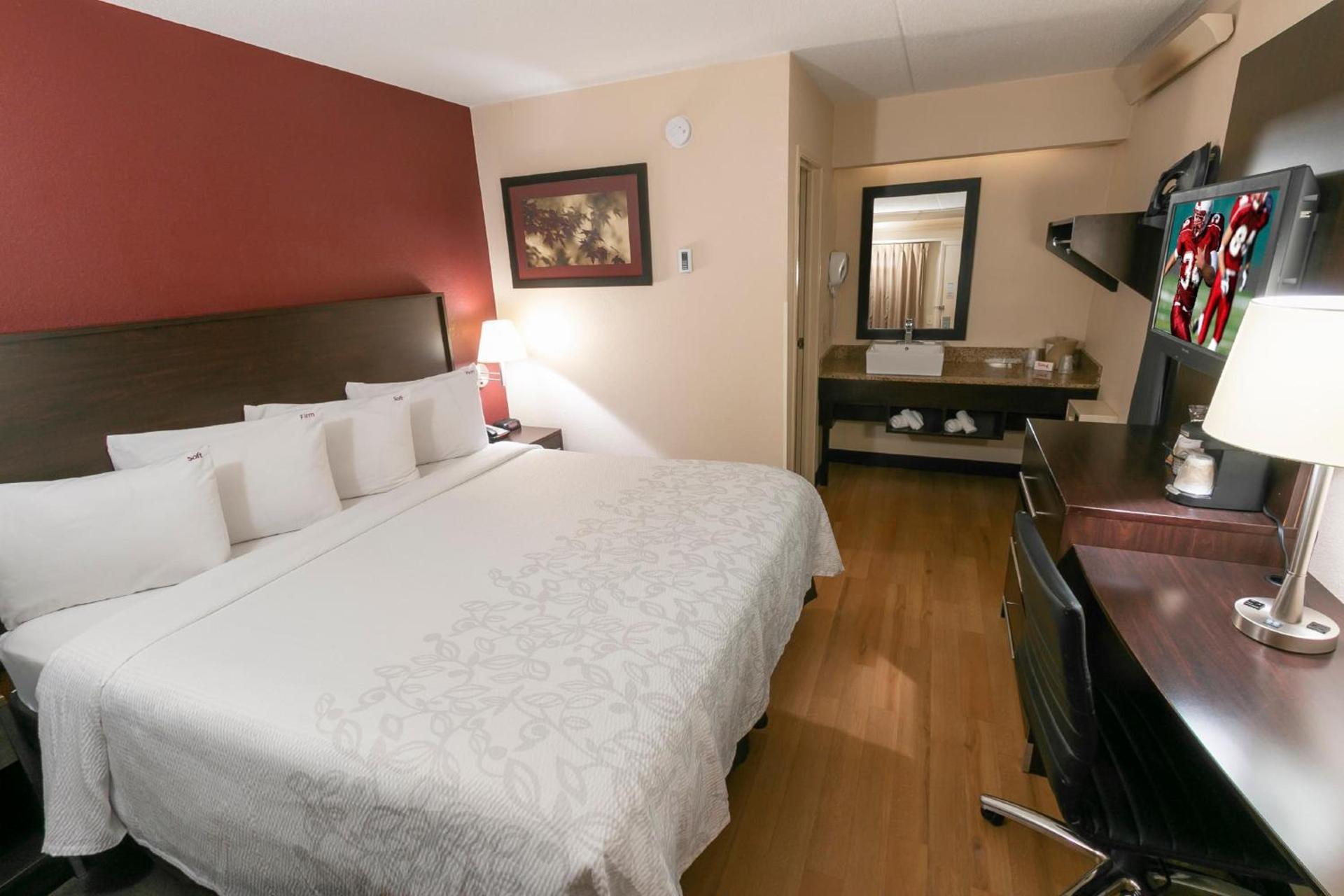 Red Roof Inn PLUS+ Chicago - Willowbrook photo 22