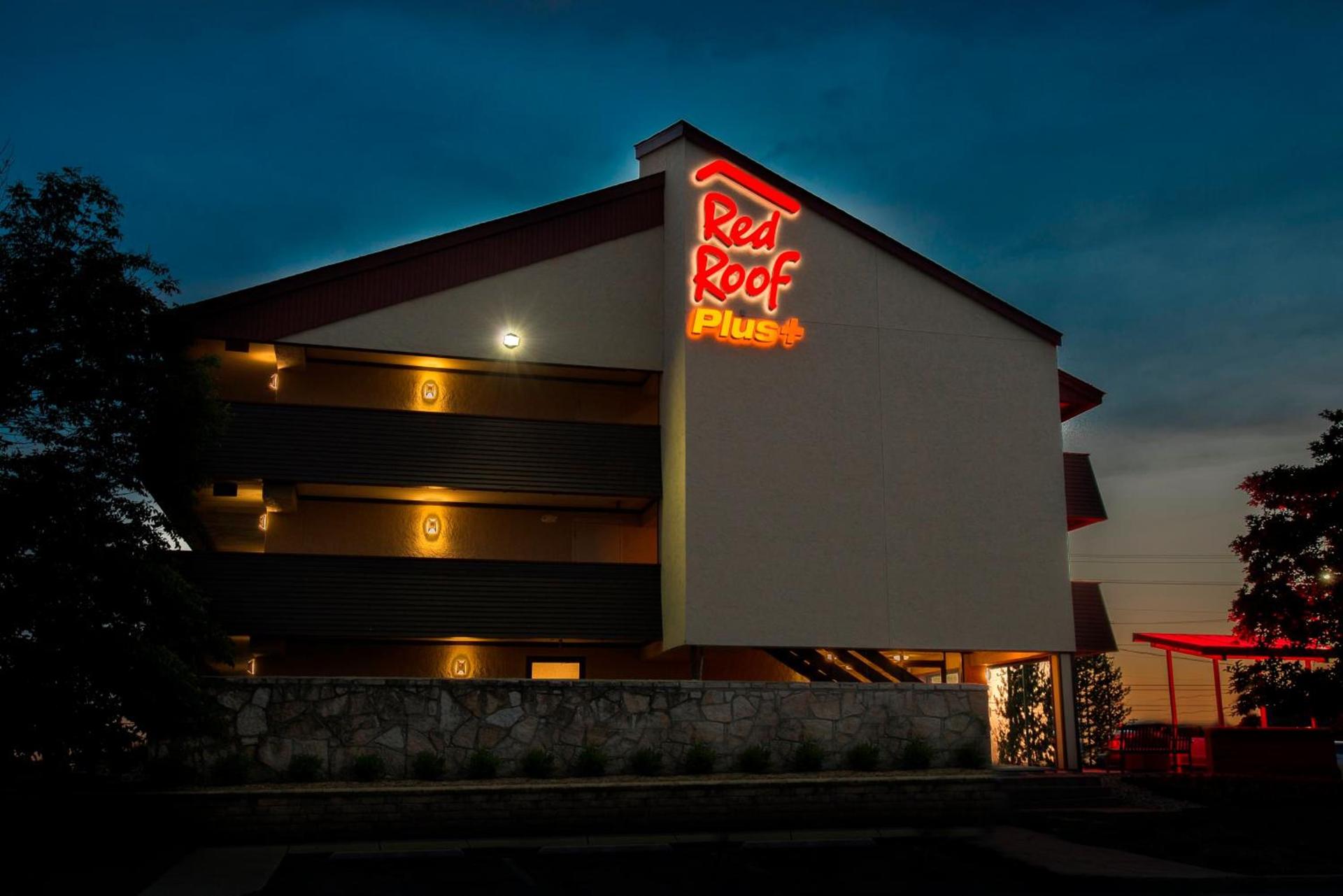 Red Roof Inn PLUS+ Chicago - Naperville photo 4