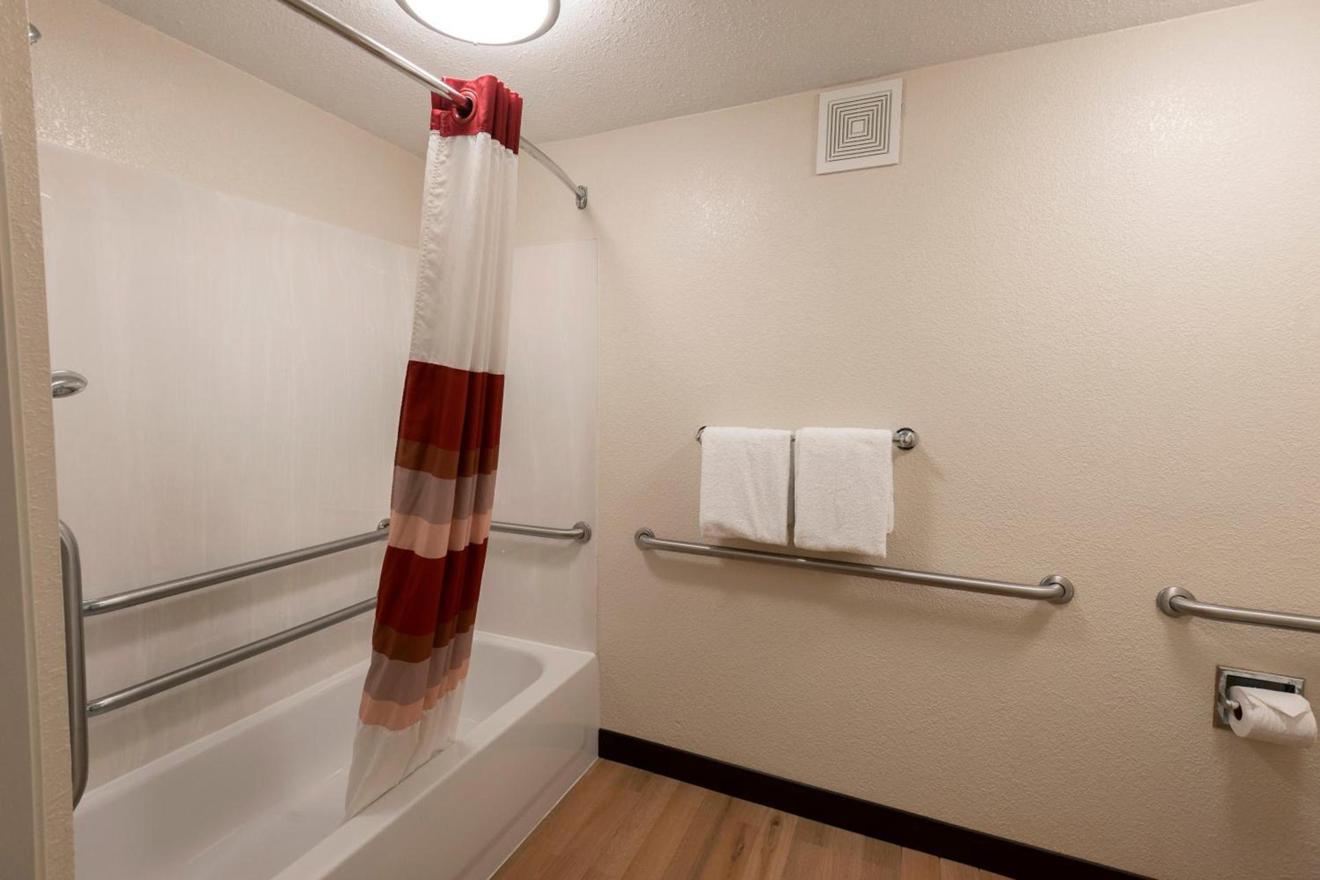 Red Roof Inn PLUS+ Chicago - Naperville photo 31