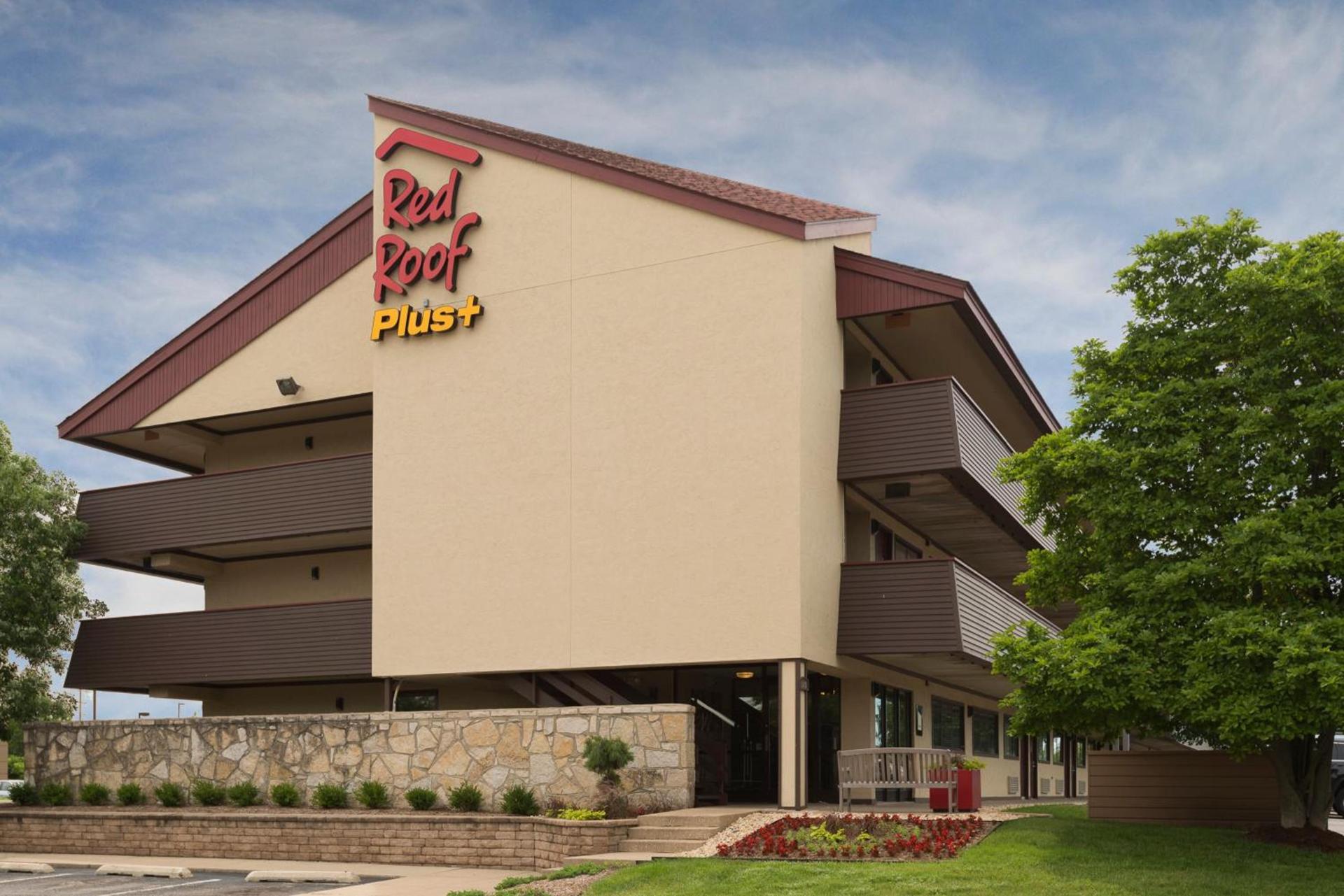 Red Roof Inn PLUS+ Chicago - Naperville photo 3