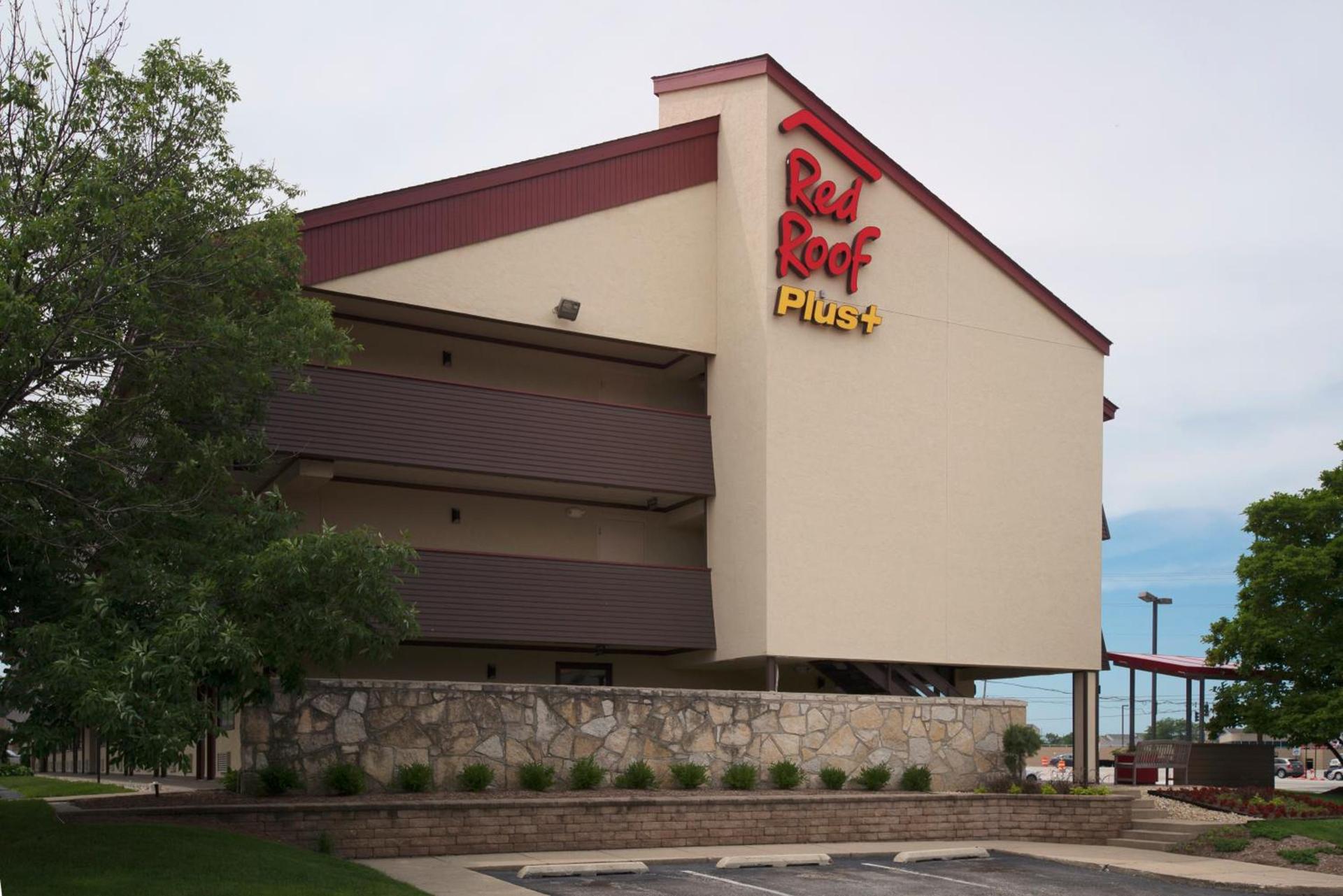 Red Roof Inn PLUS+ Chicago - Naperville photo 2
