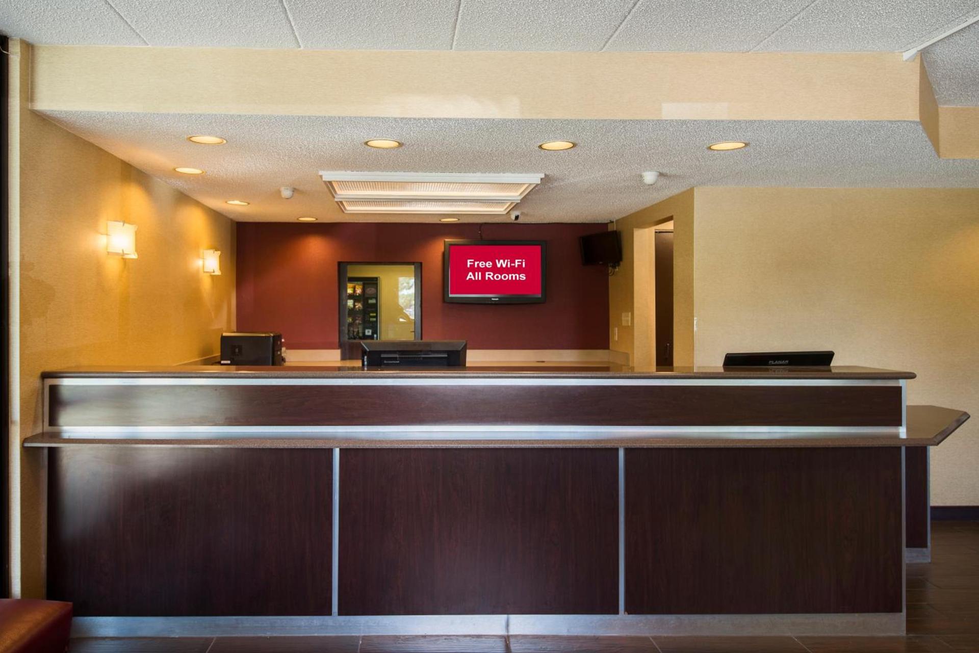 Red Roof Inn PLUS+ Chicago - Willowbrook photo 11