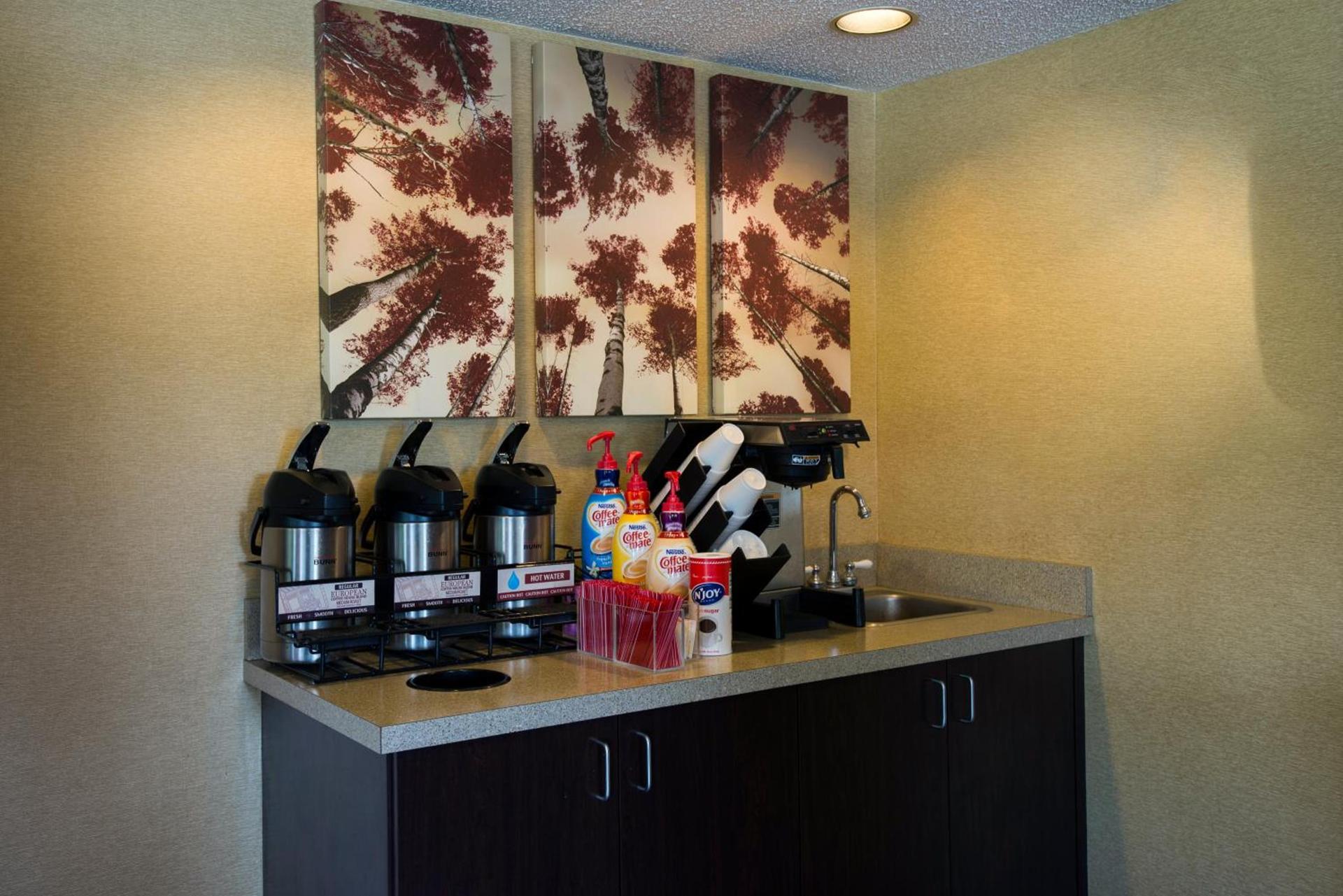 Red Roof Inn PLUS+ Chicago - Willowbrook photo 12