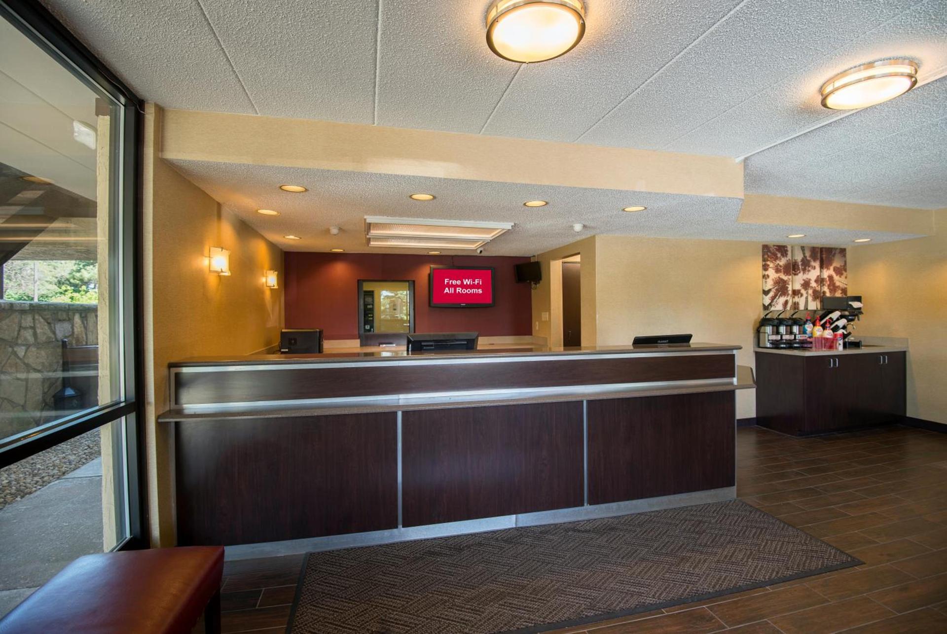 Red Roof Inn PLUS+ Chicago - Willowbrook photo 10