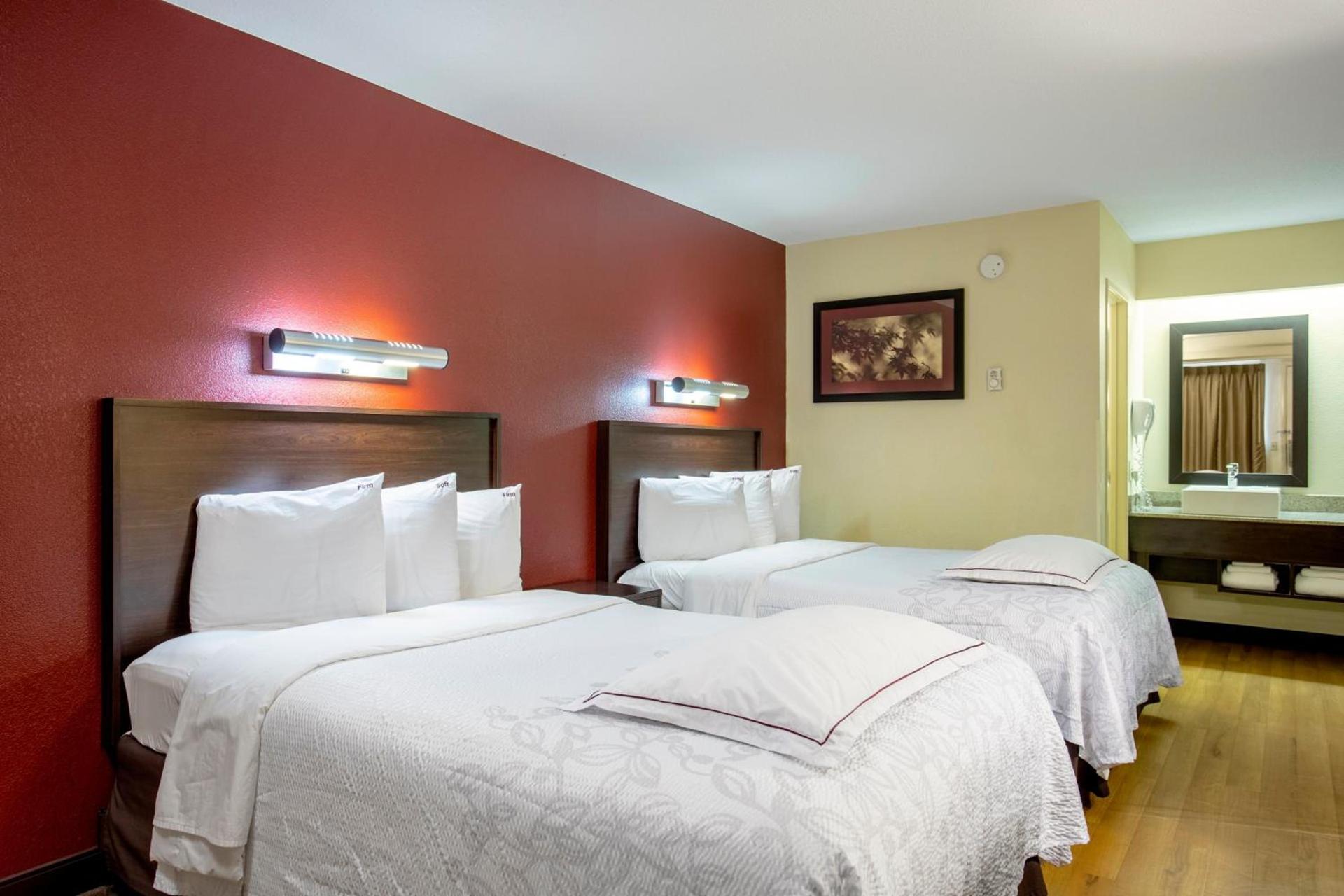 Red Roof Inn PLUS+ Chicago - Willowbrook photo 16