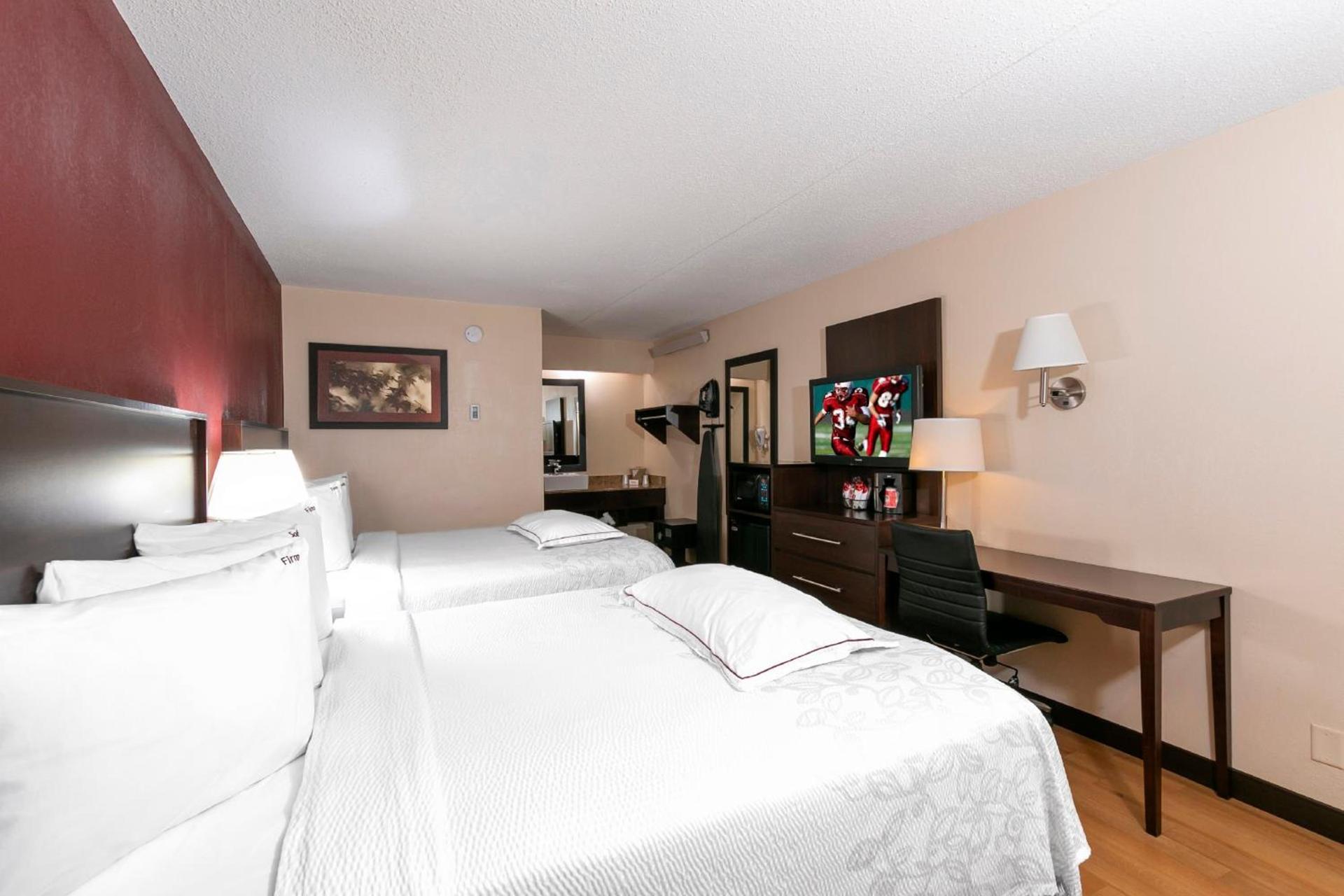 Red Roof Inn PLUS+ Chicago - Willowbrook photo 17