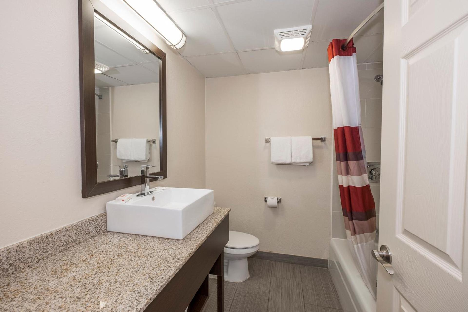 Red Roof Inn PLUS+ Poughkeepsie photo 25