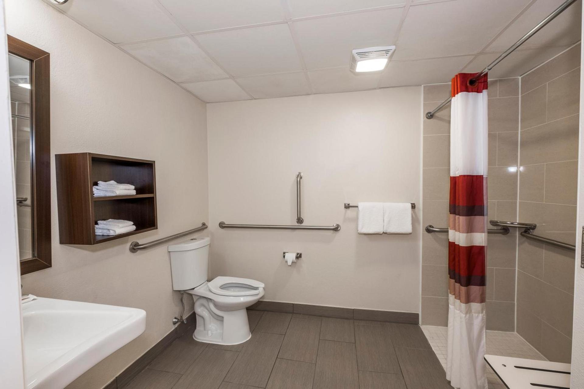 Red Roof Inn PLUS+ Poughkeepsie photo 28