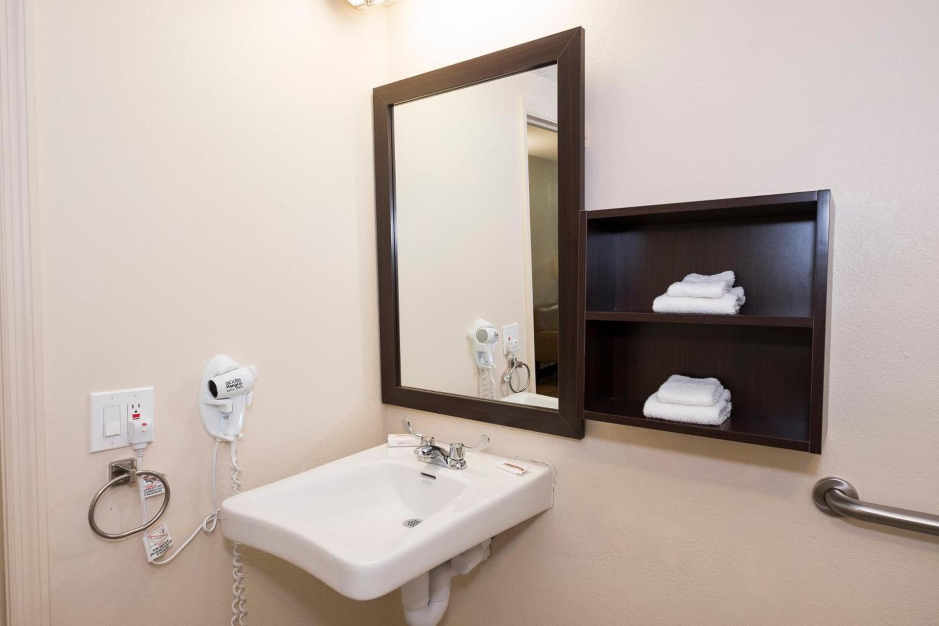 Red Roof Inn PLUS+ Poughkeepsie photo 27