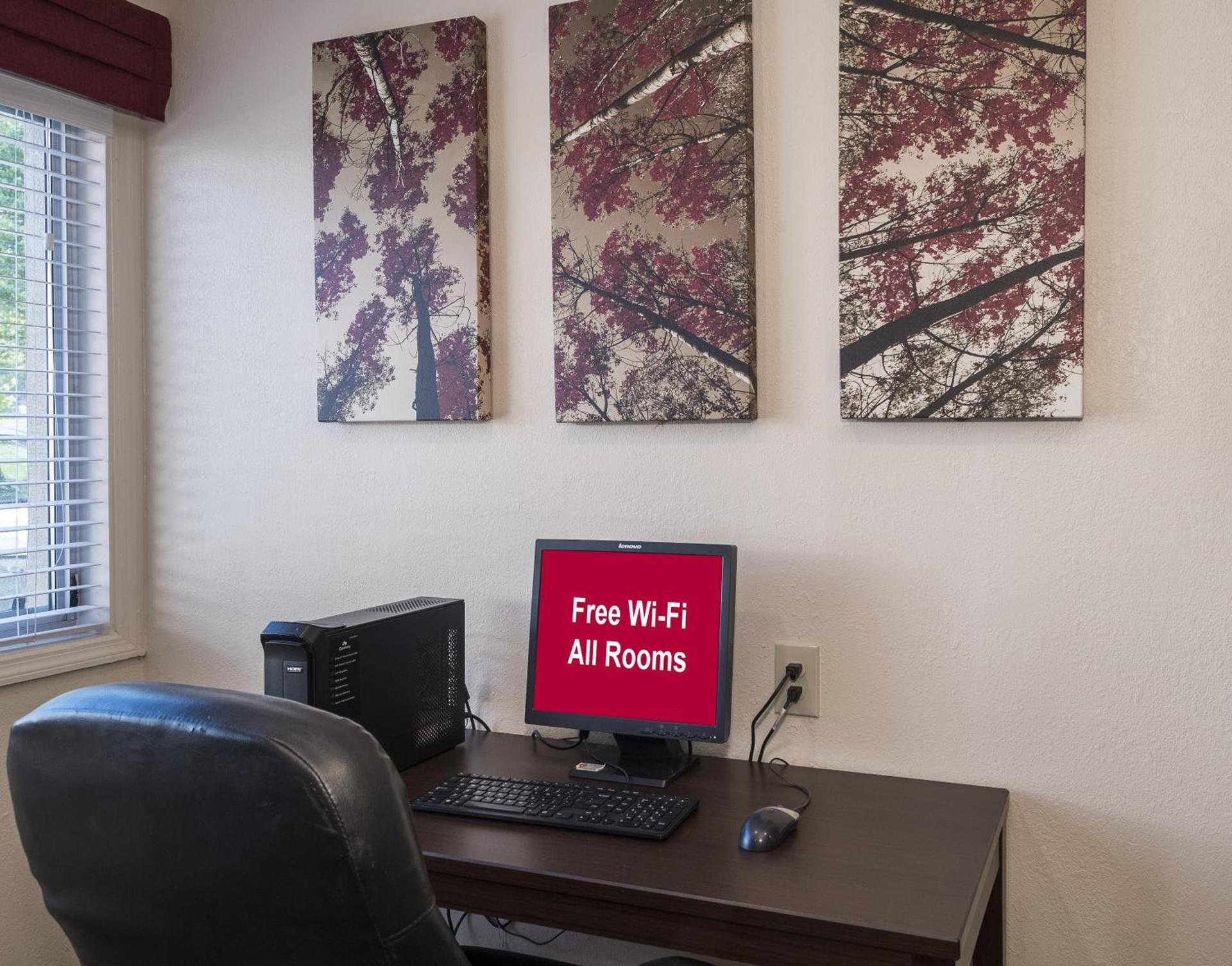 Red Roof Inn PLUS+ Poughkeepsie photo 7