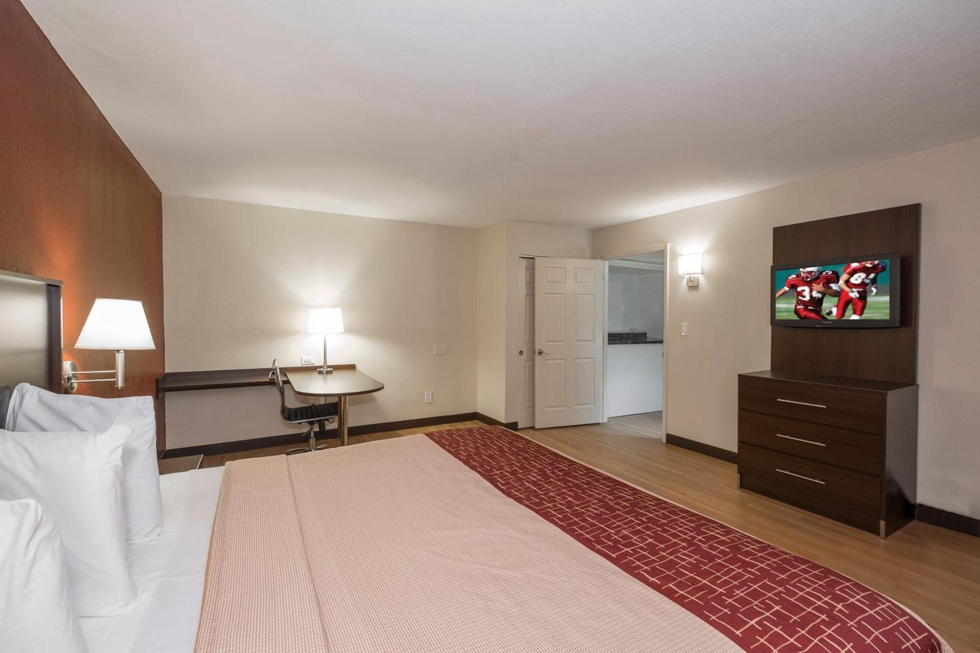 Red Roof Inn PLUS+ Poughkeepsie photo 15