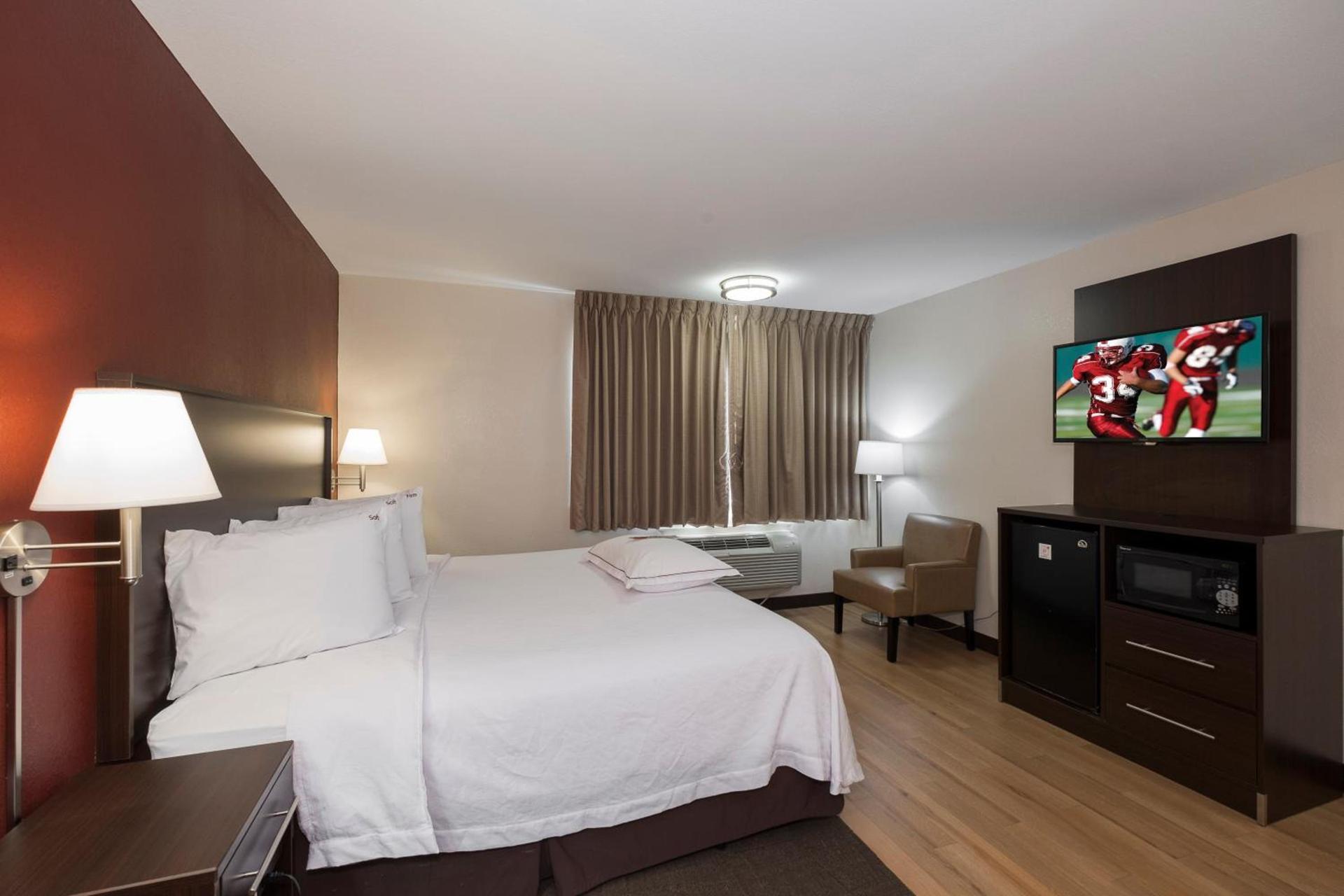 Red Roof Inn PLUS+ Poughkeepsie photo 9