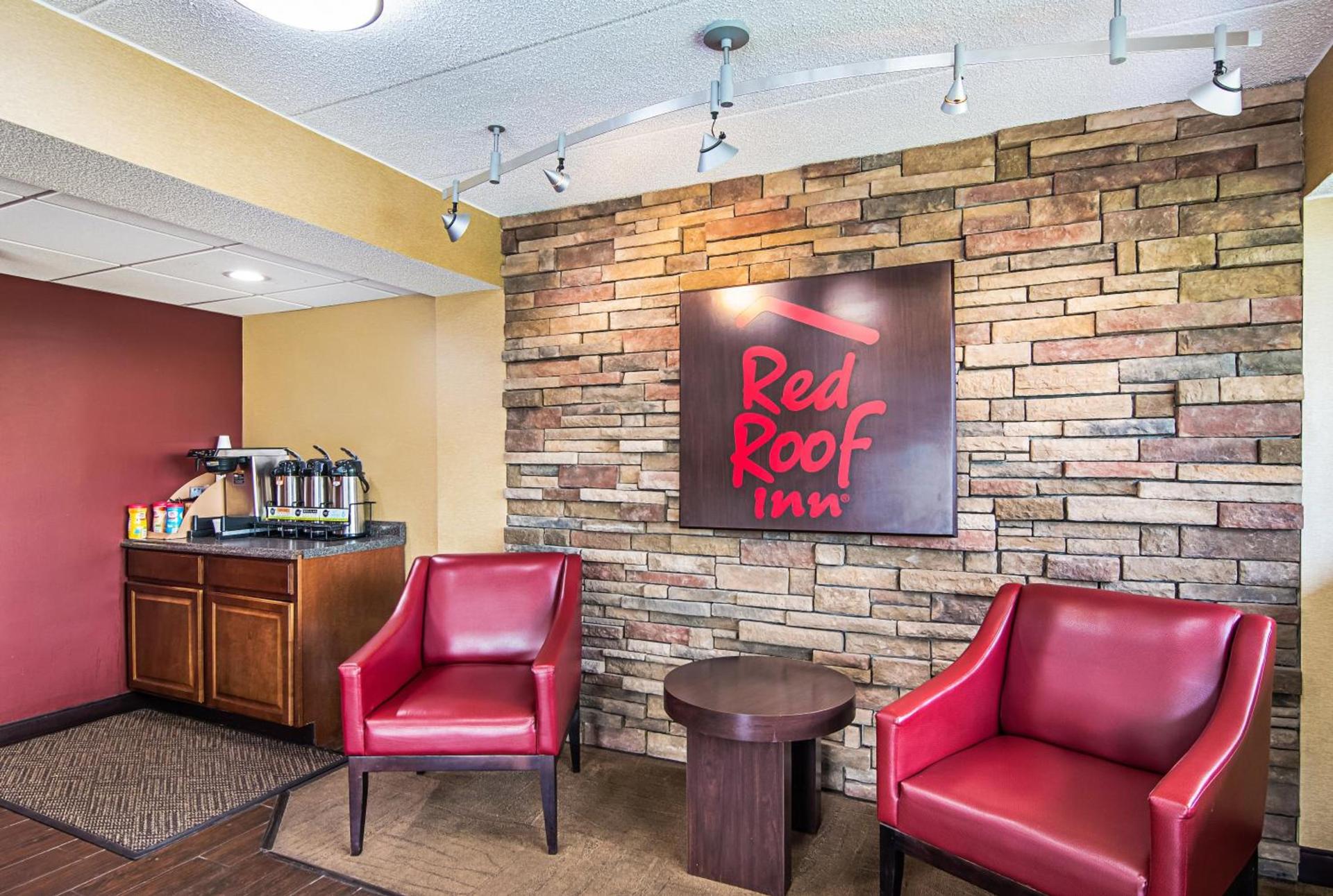 Red Roof Inn Hampton Coliseum and Convention Center photo 6