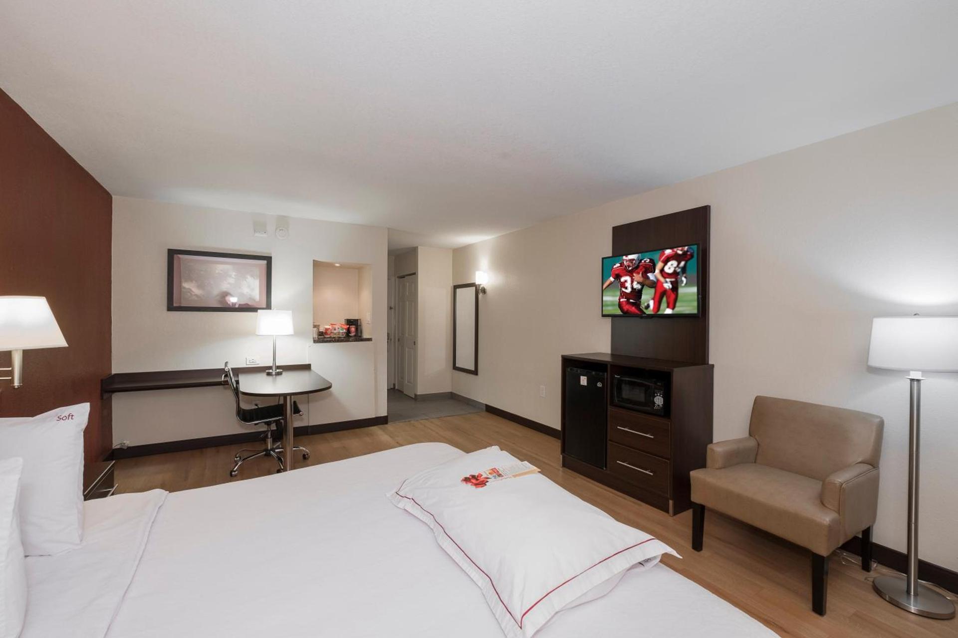 Red Roof Inn PLUS+ Poughkeepsie photo 13