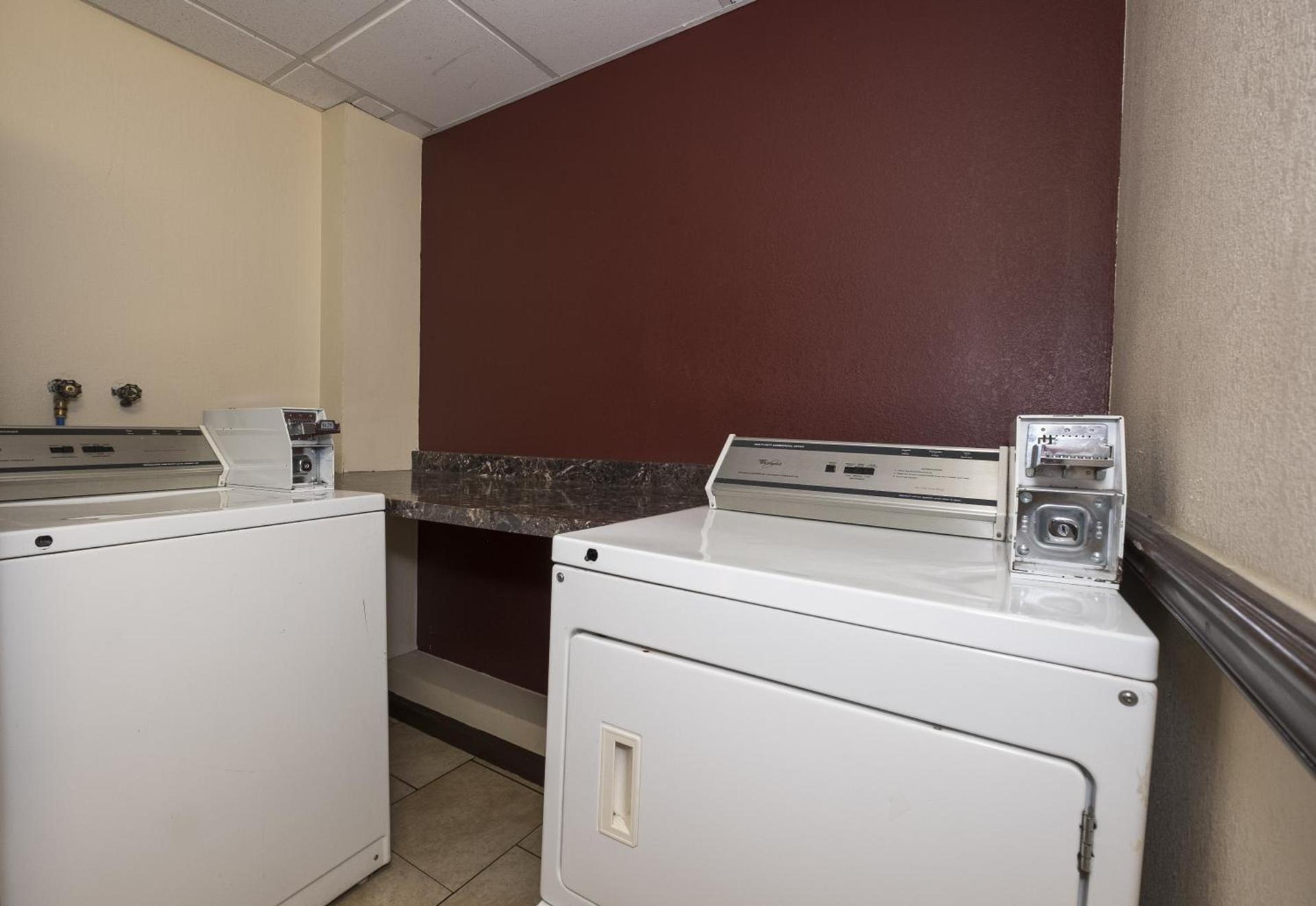 Red Roof Inn PLUS+ Poughkeepsie photo 8