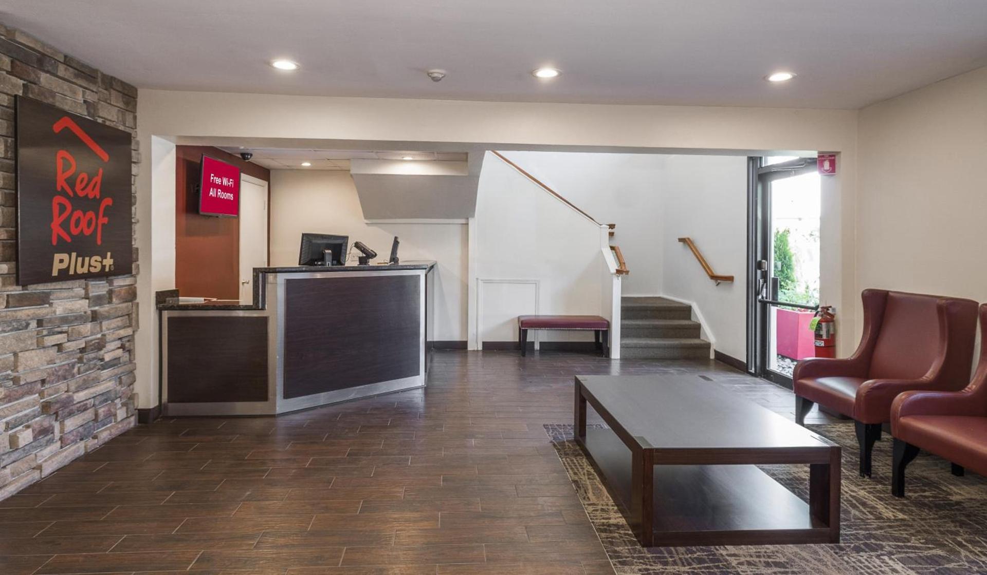 Red Roof Inn PLUS+ Poughkeepsie photo 5